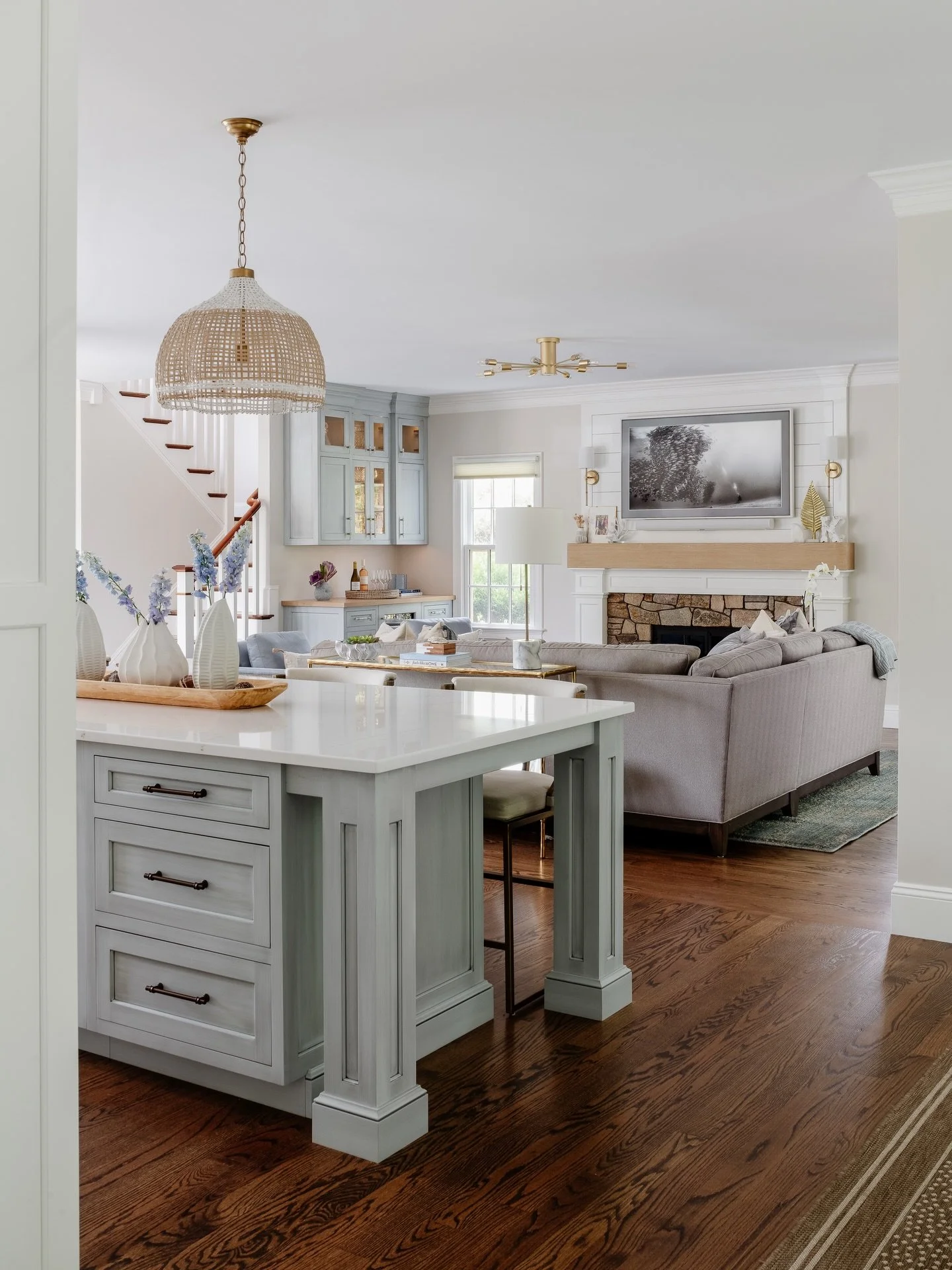 Designed to feel effortless from the moment you walk in..

Soft, layered tones, warm hardwood floors, and natural textures create a light, inviting atmosphere that feels both elevated and lived-in.

Thoughtful details make the difference here. Clean 