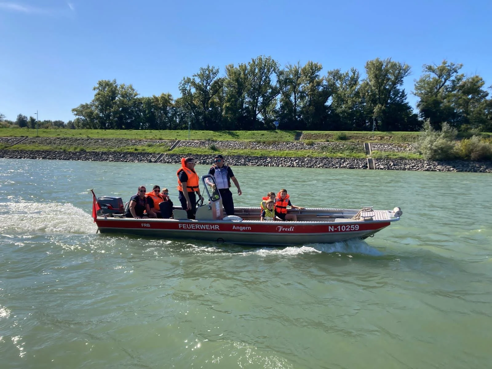 Ausflug FRB fahren auf der Donau