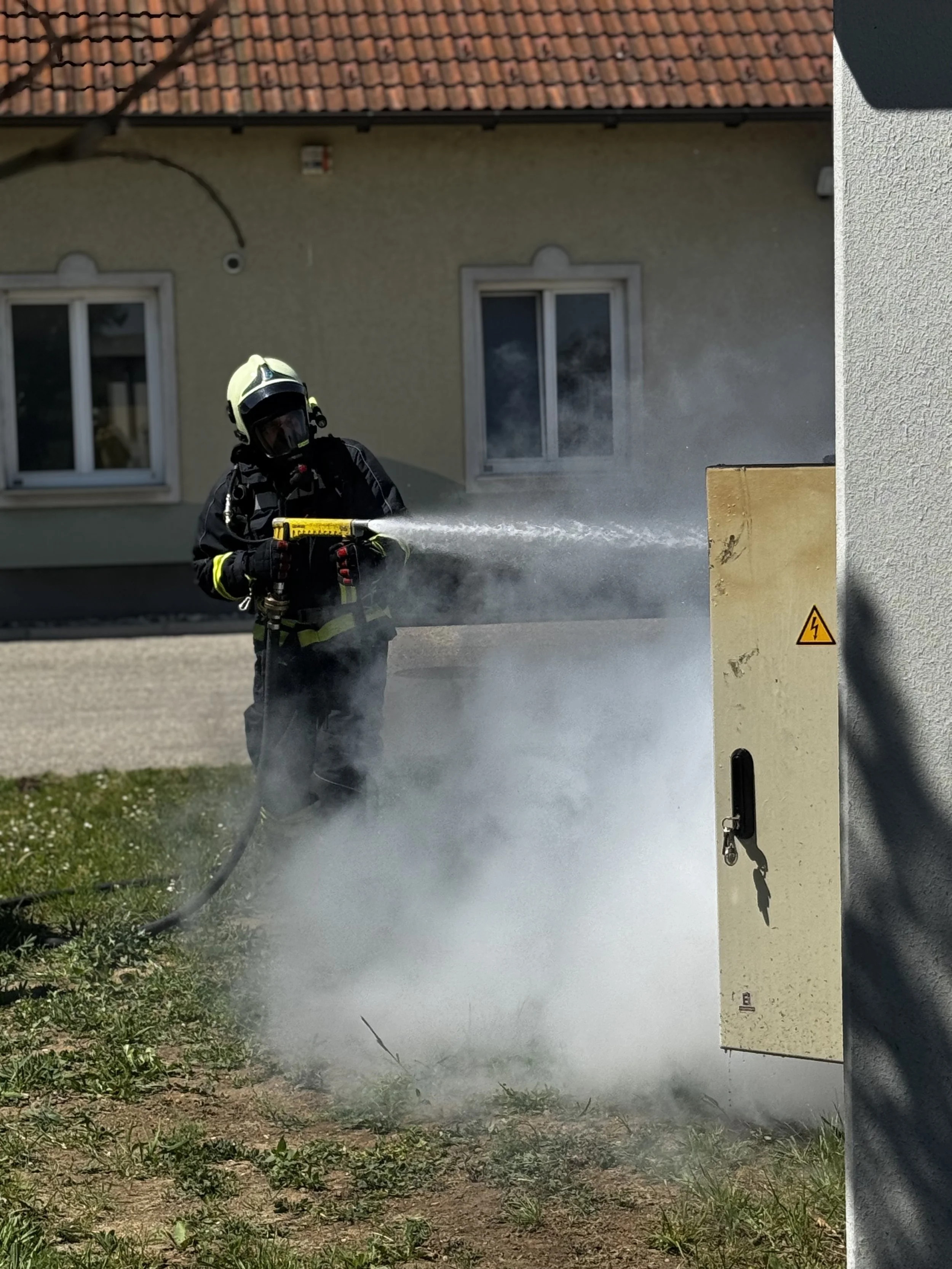 Mitgliederversammlung und Brandeinsatz bei der Kläranlage Angern