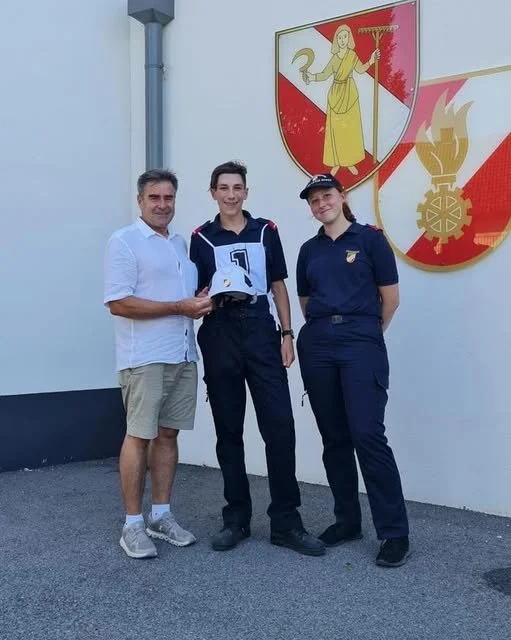 Neue Jugendhelme