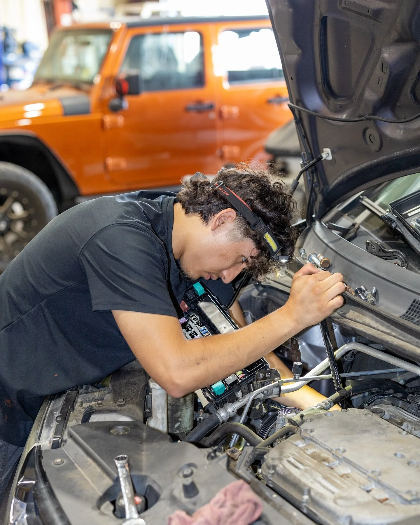 Another day, another vehicle getting the Fano Automotive treatment! 🔧 This 2015 Honda Odyssey is in for a crucial timing belt service before going out for a round trip.
You can rely on our service and trust our precision. We’re committed to qu