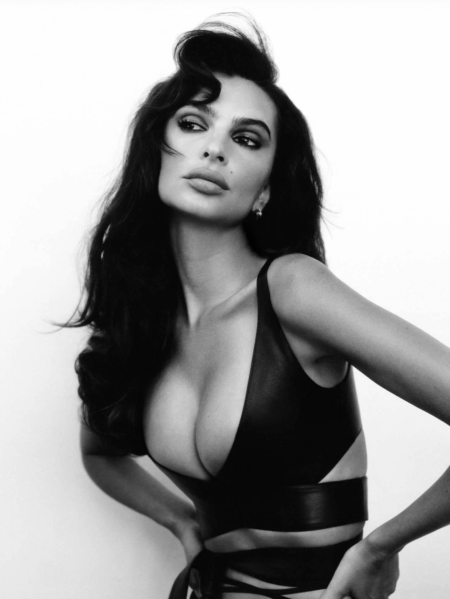 BEYOND NOISE - STAR POWER - EMILY RATAJKOWSKI SHOT BY LARISSA HOFMANN. STYLIST - FRAN BURNS, STYLING ASST. - ELIJAH H.