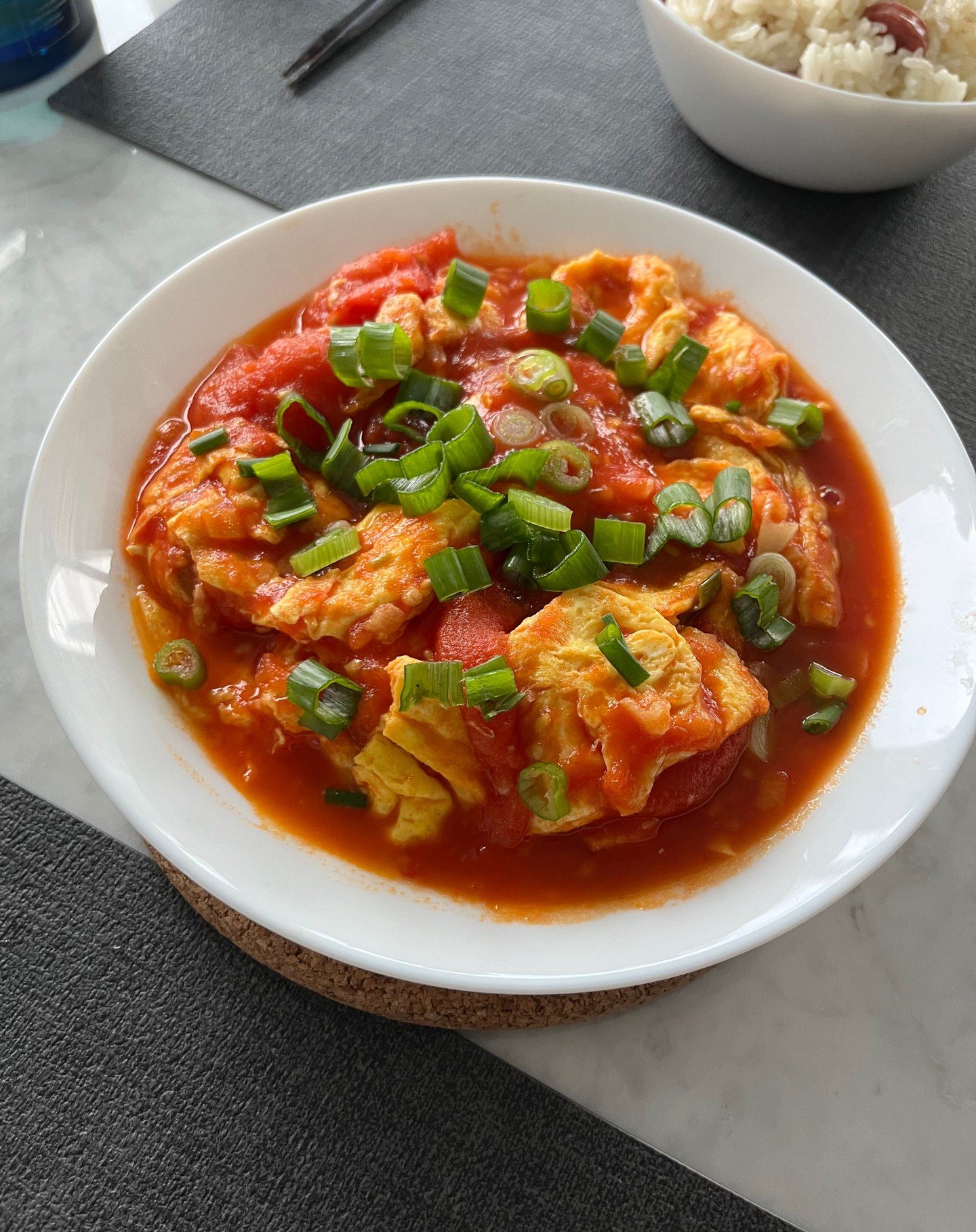6/10 | And for the first blog post (ever), the most basic homemade tomato-egg. My actual comments on this dish are quite sparse; easy to make, great-tasting, and overall amazing when trying to forget about one&rsquo;s life obligations by indulging in