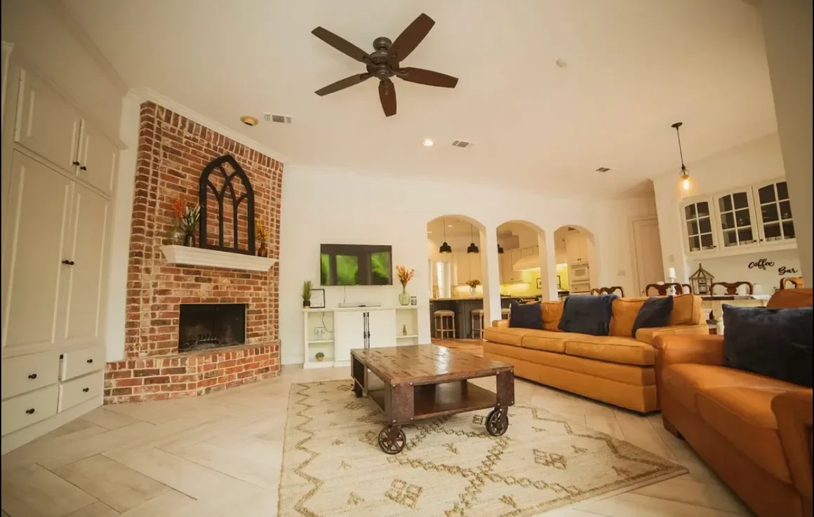 TX Sitting Room.webp