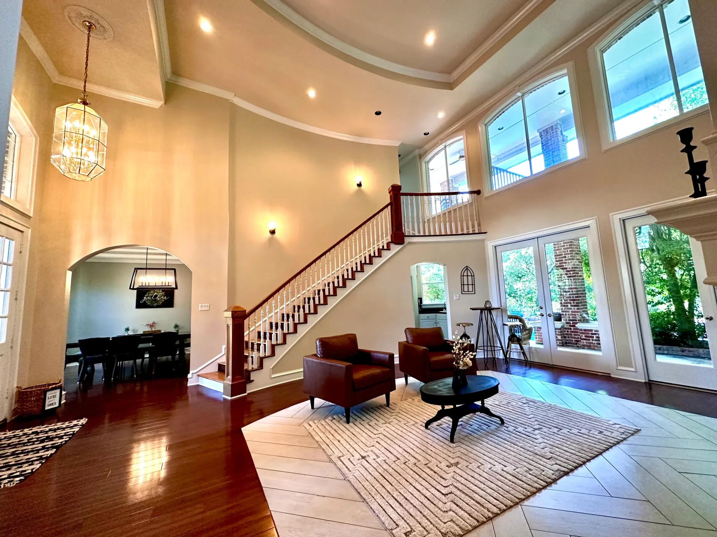 TX Grand entrance.webp
