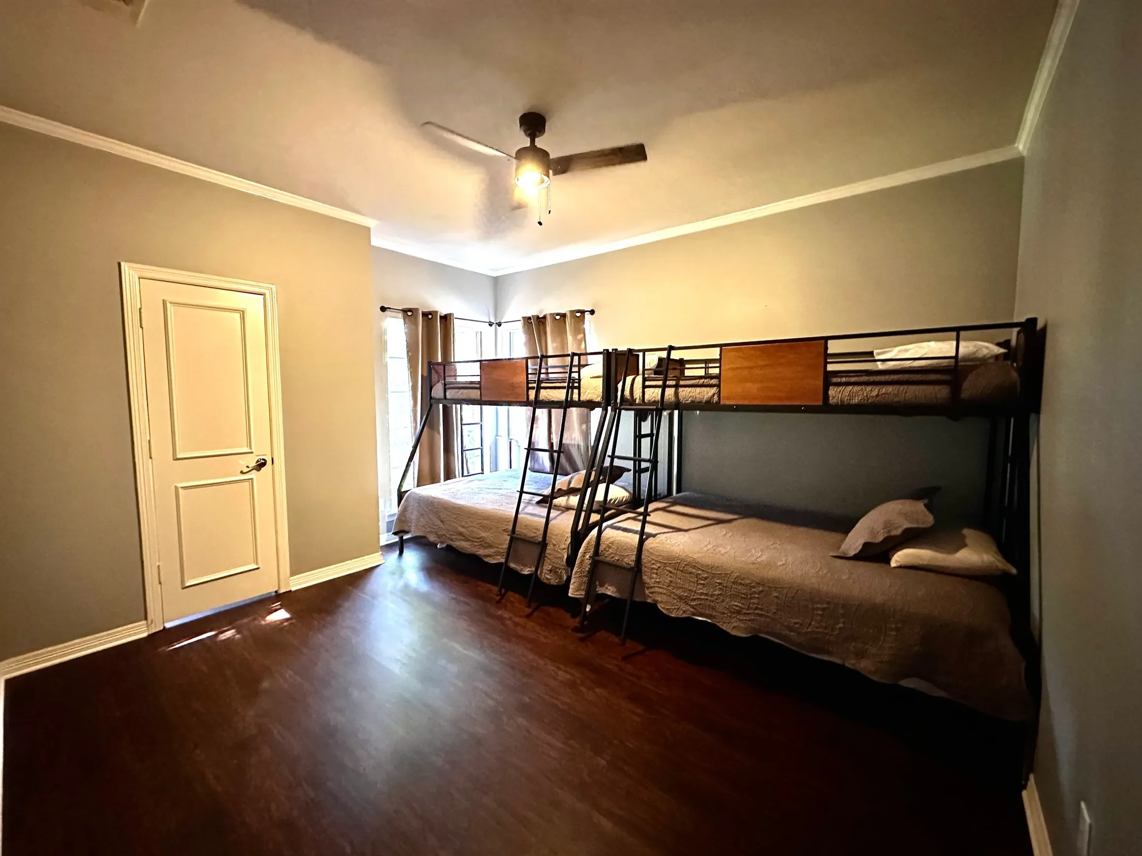 TX Bunk Room.webp