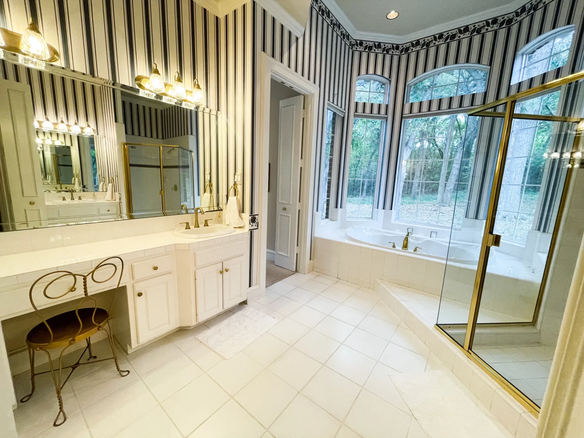 TX Bathroom 1.webp