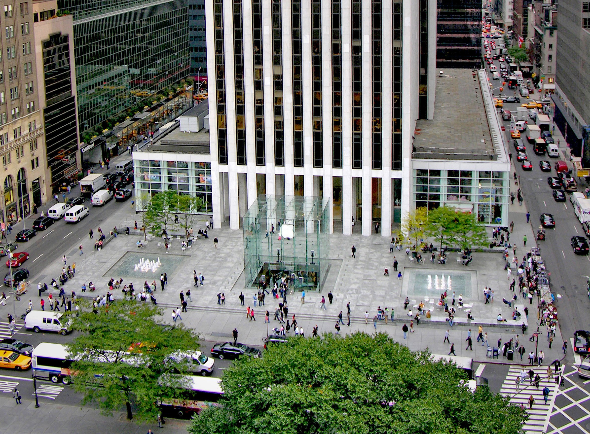 GM Building and Apple Cube