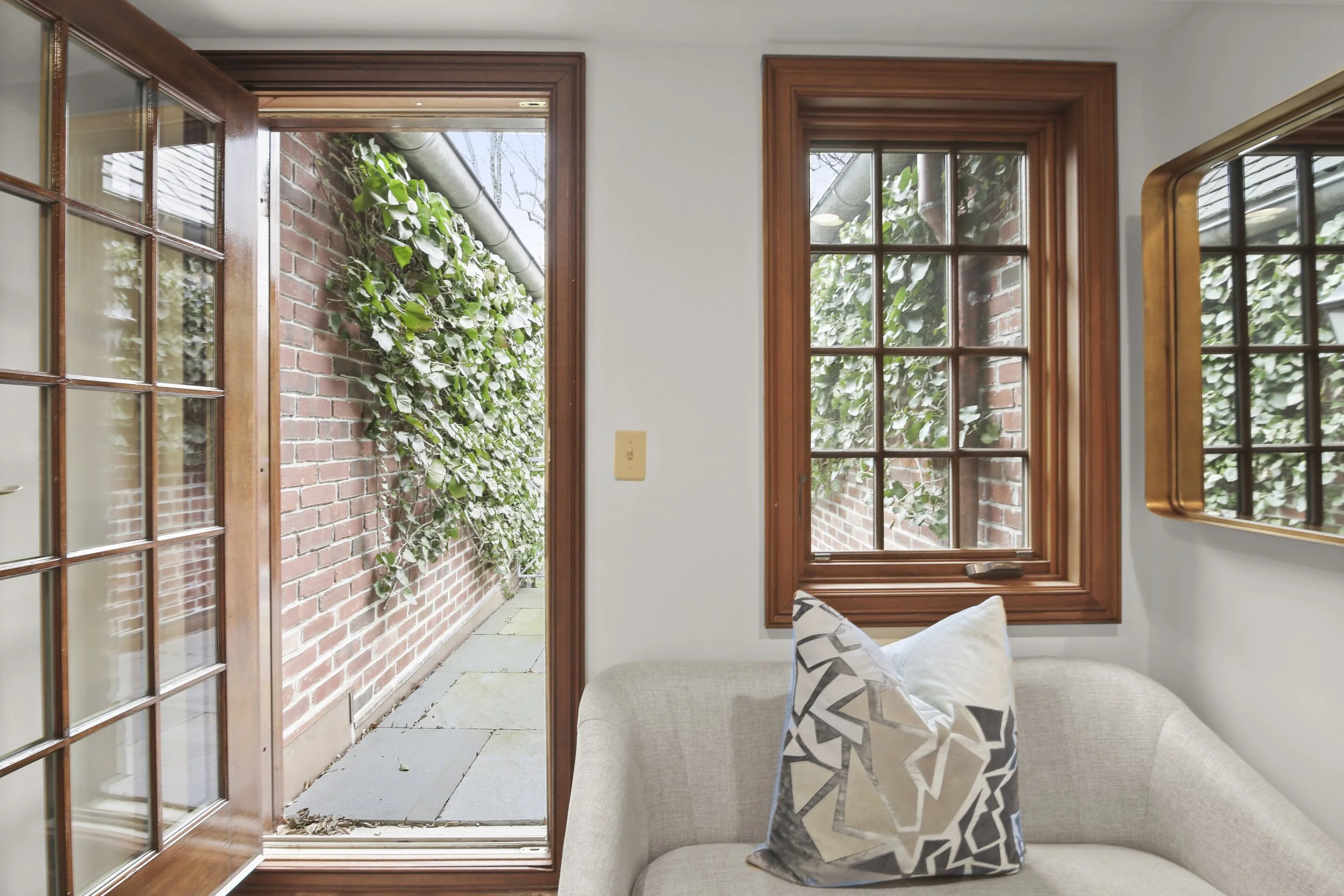 100 Husted Ln Greenwich CT-print-094-057-070-4200x2800-300dpi.jpg