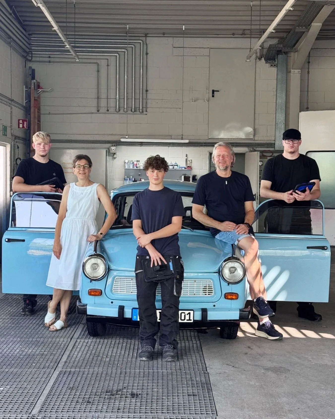 🎉 Herzlich willkommen im Team! 🎉

Wir freuen uns, gleich drei neue Auszubildende bei uns begr&uuml;&szlig;en zu d&uuml;rfen:

🔹 Leonard Biedermann startet seine Ausbildung zum Fahrzeuglackierer.
🔹 Luis Saric und Vladislav Ebergardt beginnen ihre 