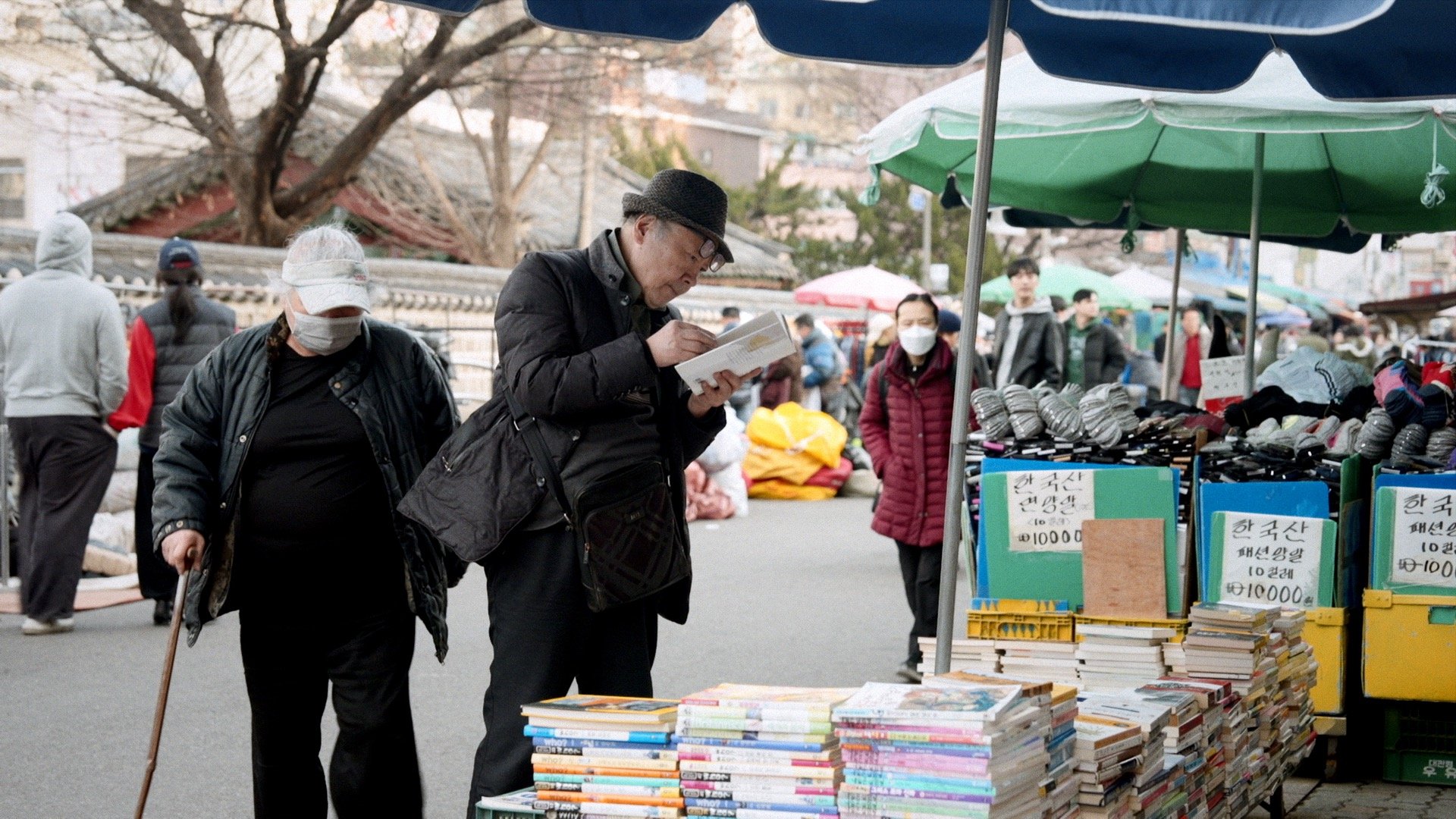 Where Locals Go Shopping in Seoul :Dongmyo Flea Market