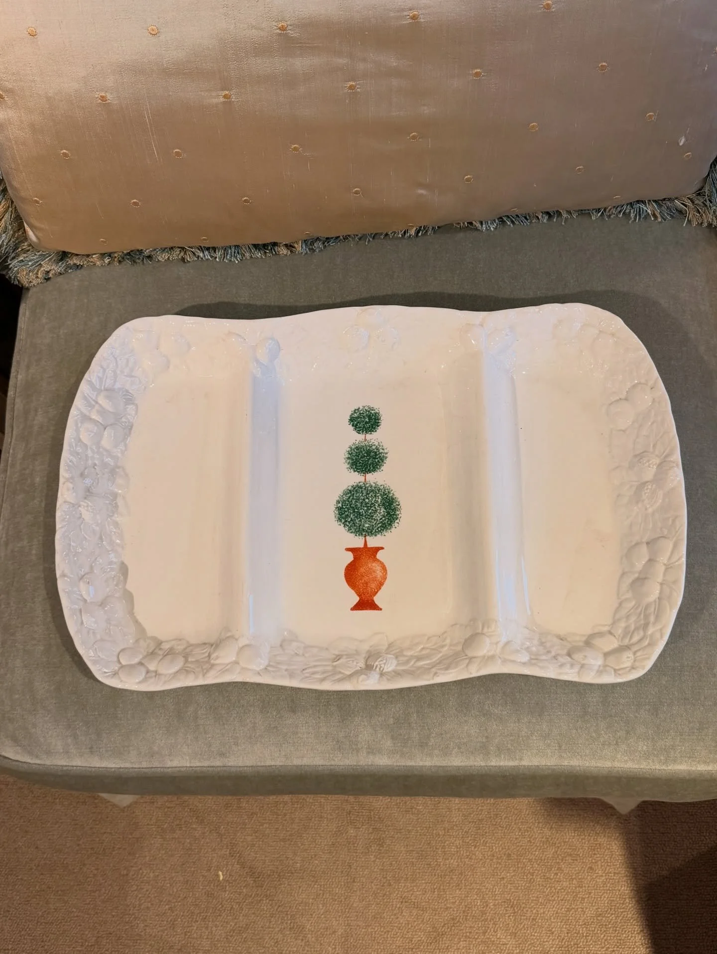 Vintage hand painted Bloomingdale&rsquo;s ceramic 3-section serving dish.
Great hand painted topiary.
$20

Call 215-798-6970 or stop in to purchase.
All sales are final.
#finehomeconsignments #buckscounty #curatedcolletions