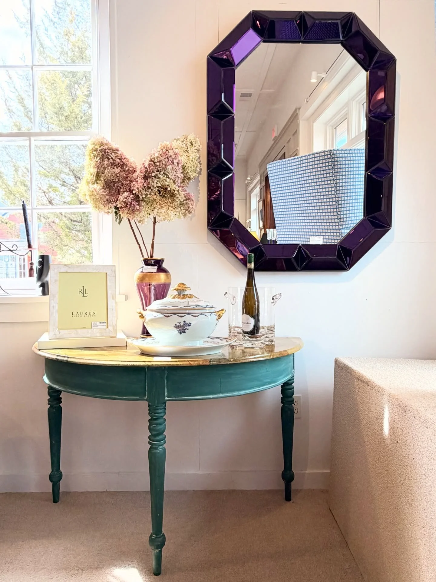 Friday vignette💜
215-798-6970

#consignment #mirrors #tables #homedecor #barware