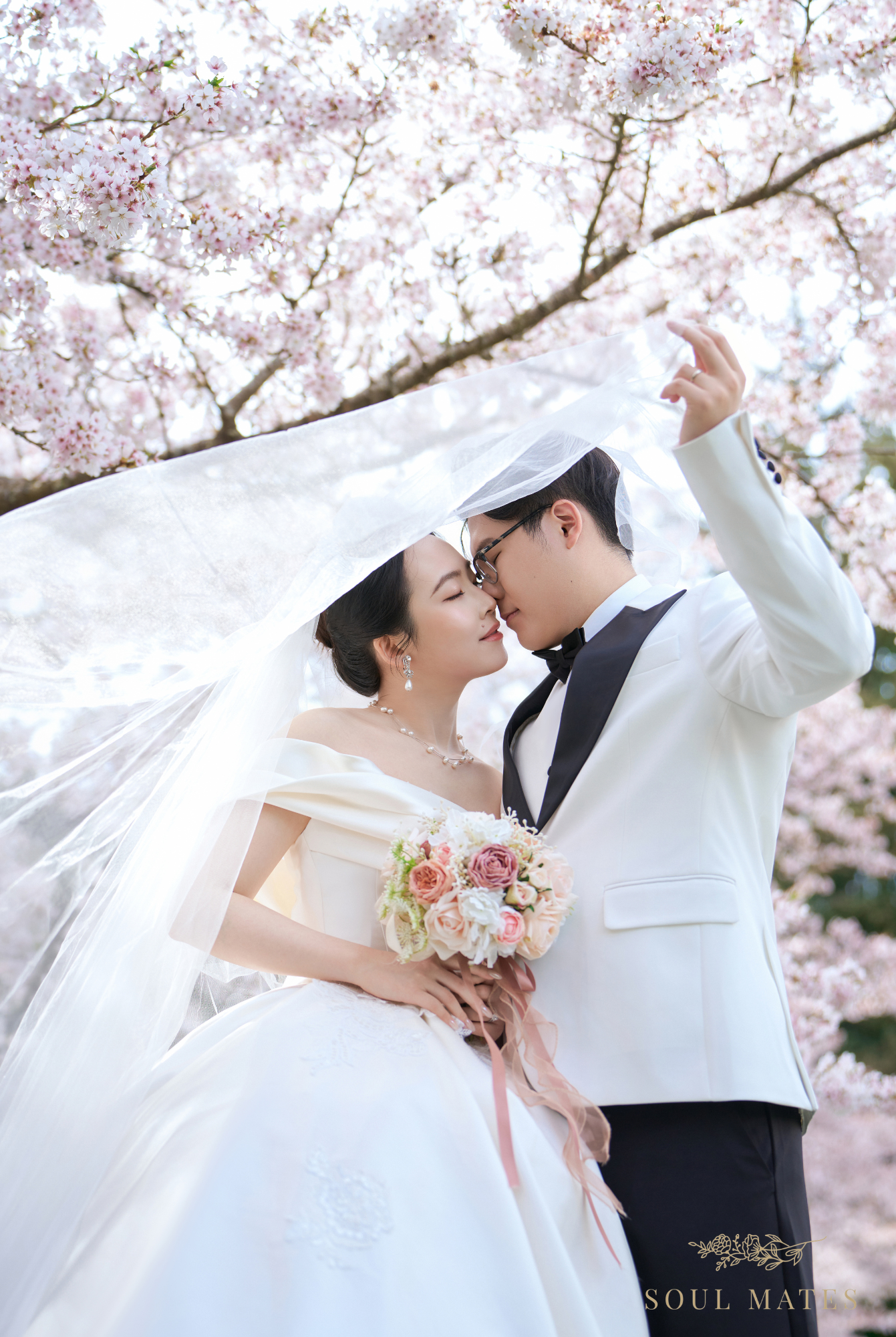 Wedding photography in Seattle - Soul Mates Bridal (19).png