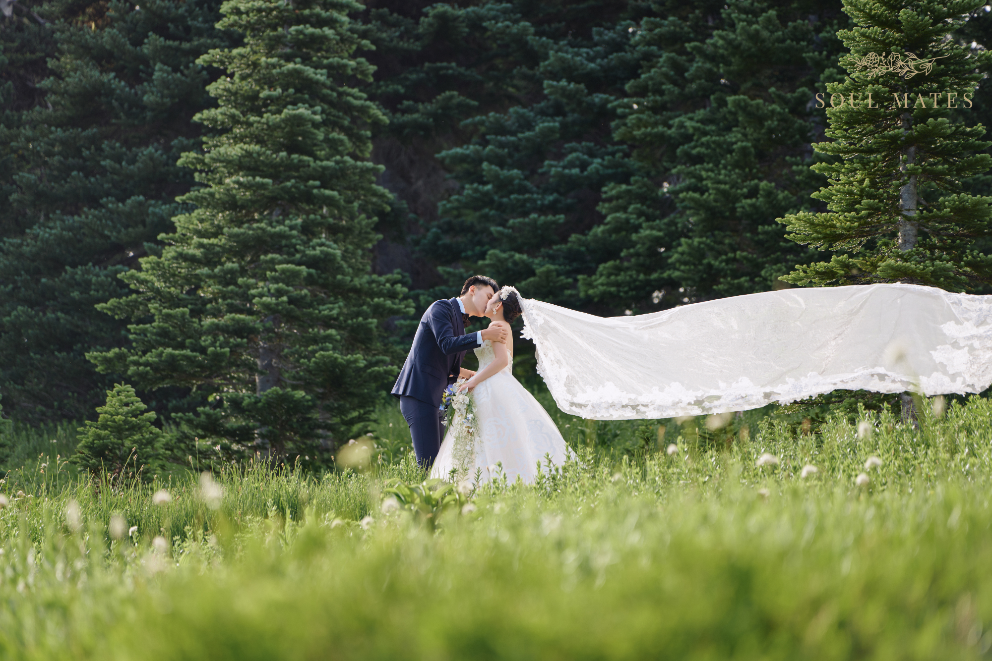 Wedding photography in Seattle - Soul Mates Bridal (10).png