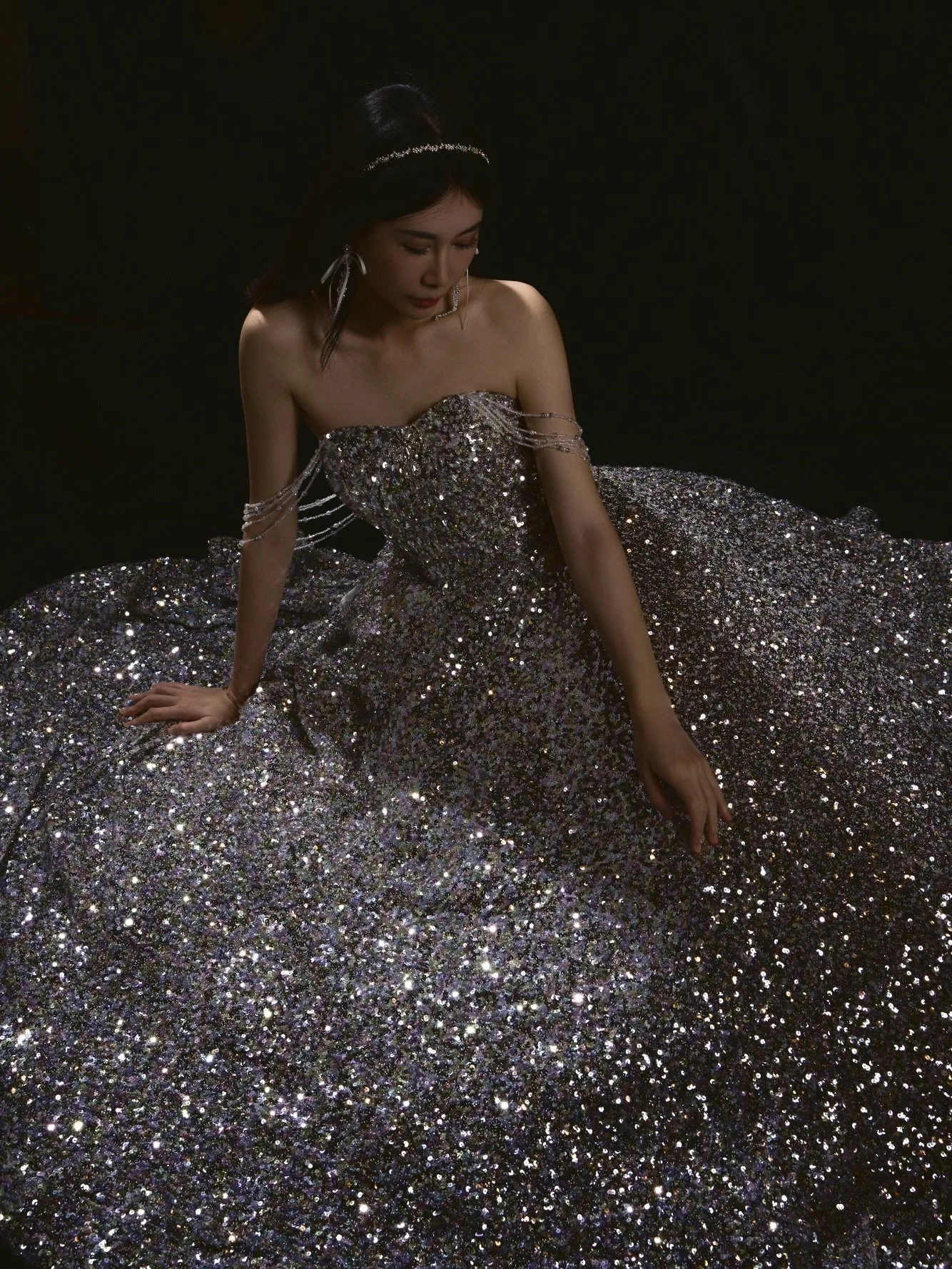 Flowing Banquet ✨
Silver sequins move like starlight with every step&mdash;softly radiant, endlessly refined.

A sculpted strapless neckline, delicate fringe straps, and an ballgown fall designed to glow.

For nights meant to be remembered.
Available