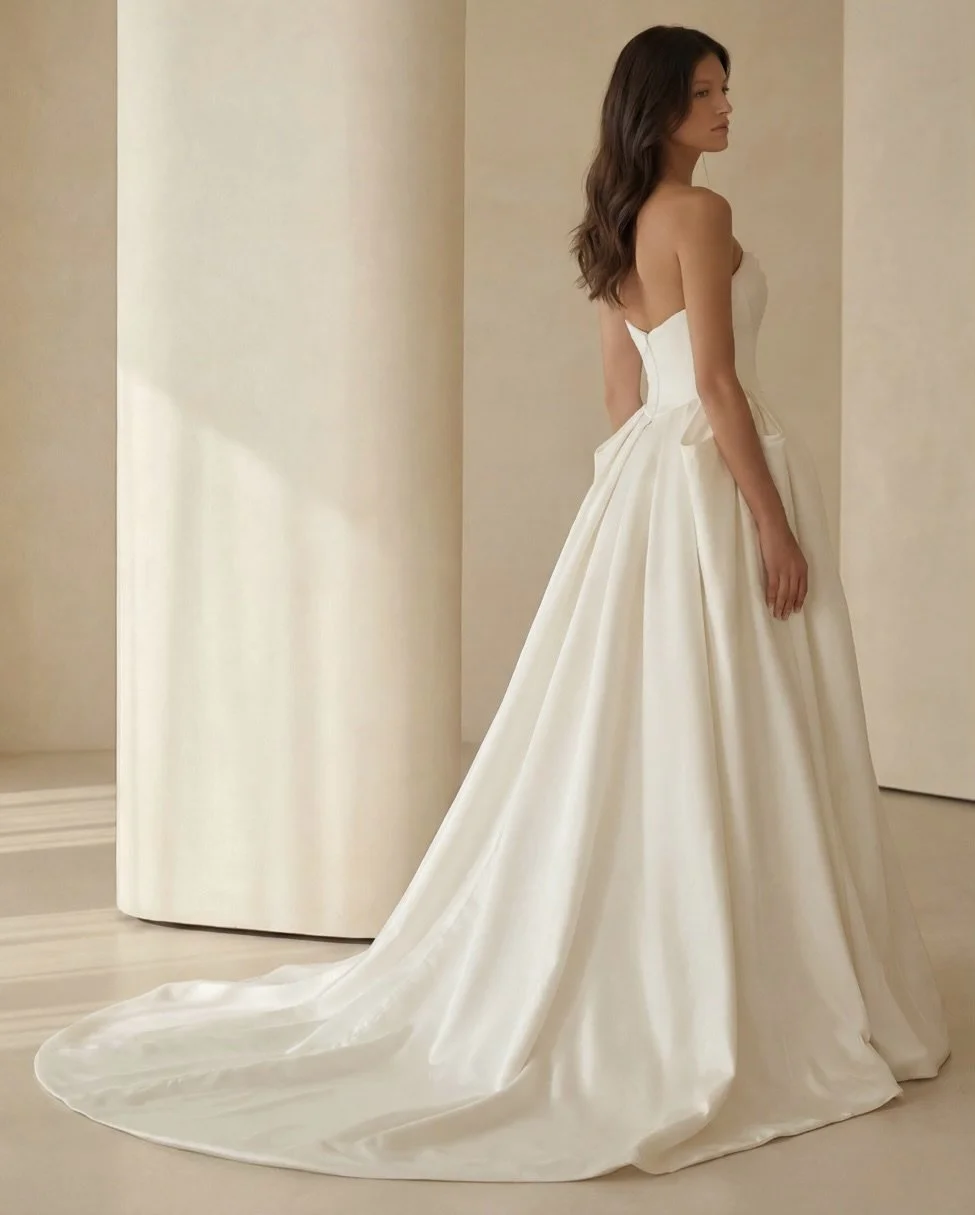 Structured, but soft.
Less, but better.
A sculpted bodice, balanced by volume that moves with you.
Nothing excessive.
Everything intentional.

曦庭｜Cour de l&rsquo;Aube

Spring 2027 Collection
@soulmatesbridal 🤍

#soulmatesbridal #bridalfashion #weddi