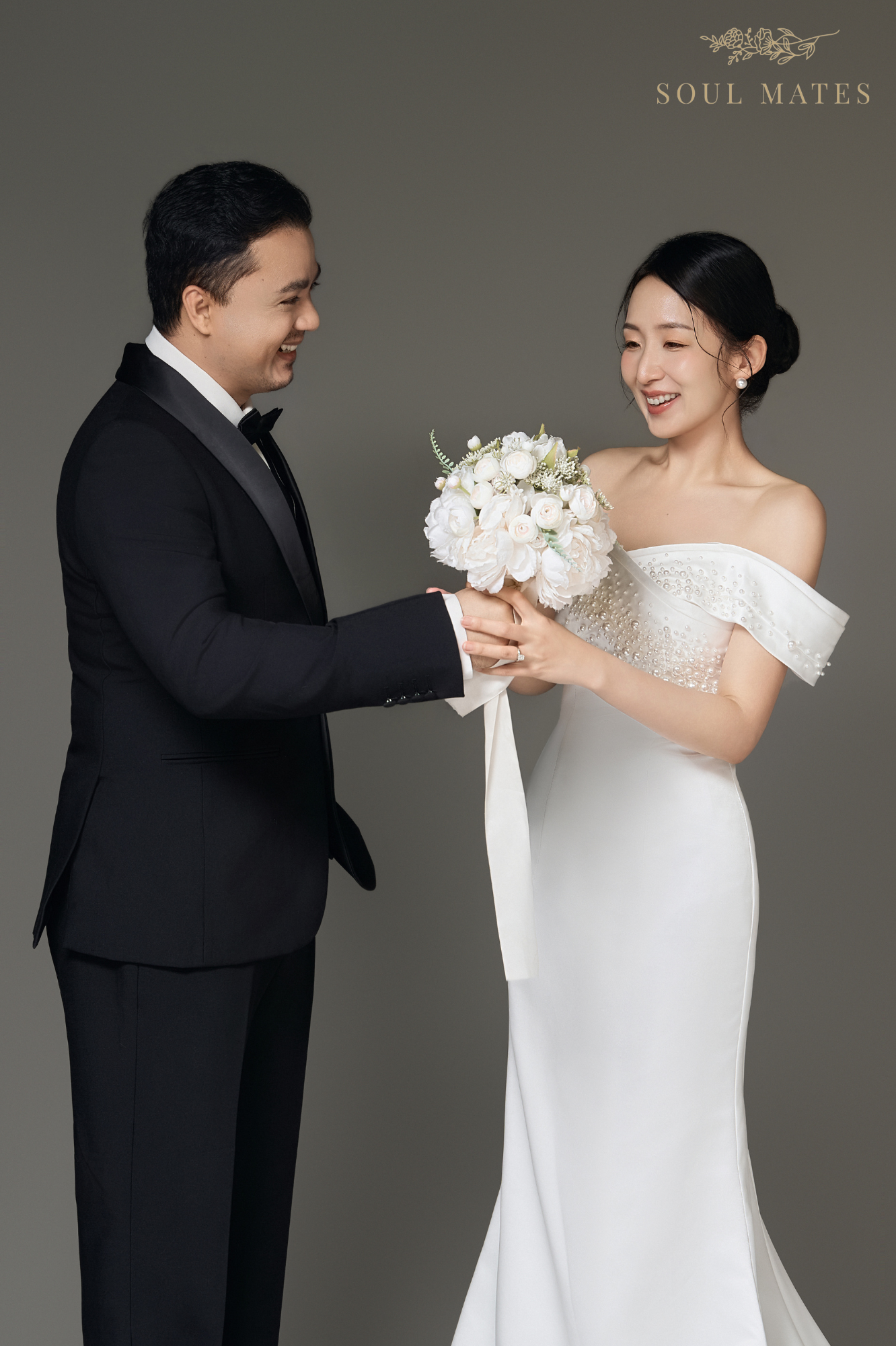 Wedding photography in Seattle - Soul Mates Bridal (16).png