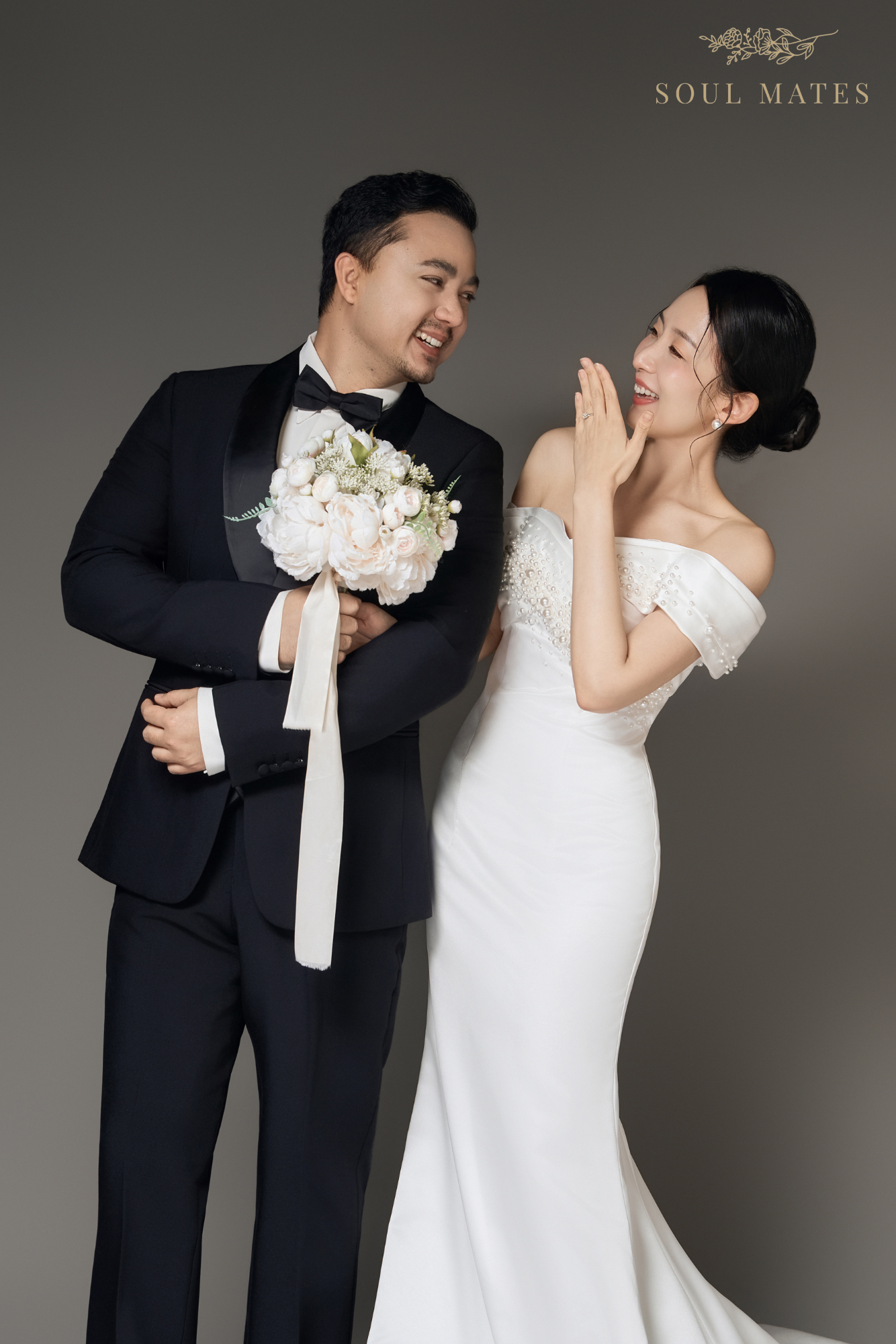 Wedding photography in Seattle - Soul Mates Bridal (12).png