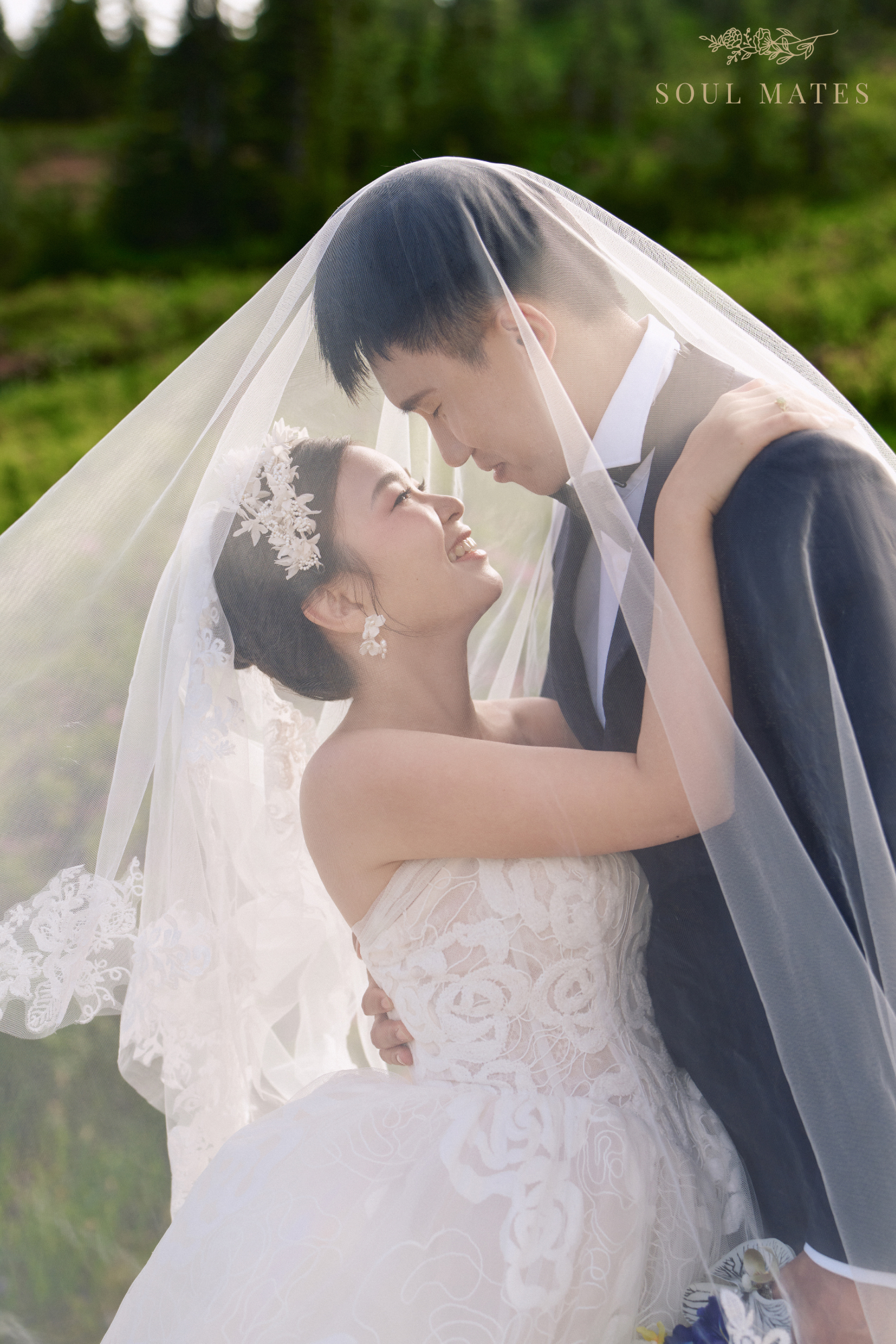 Wedding photography in Seattle - Soul Mates Bridal (12).png