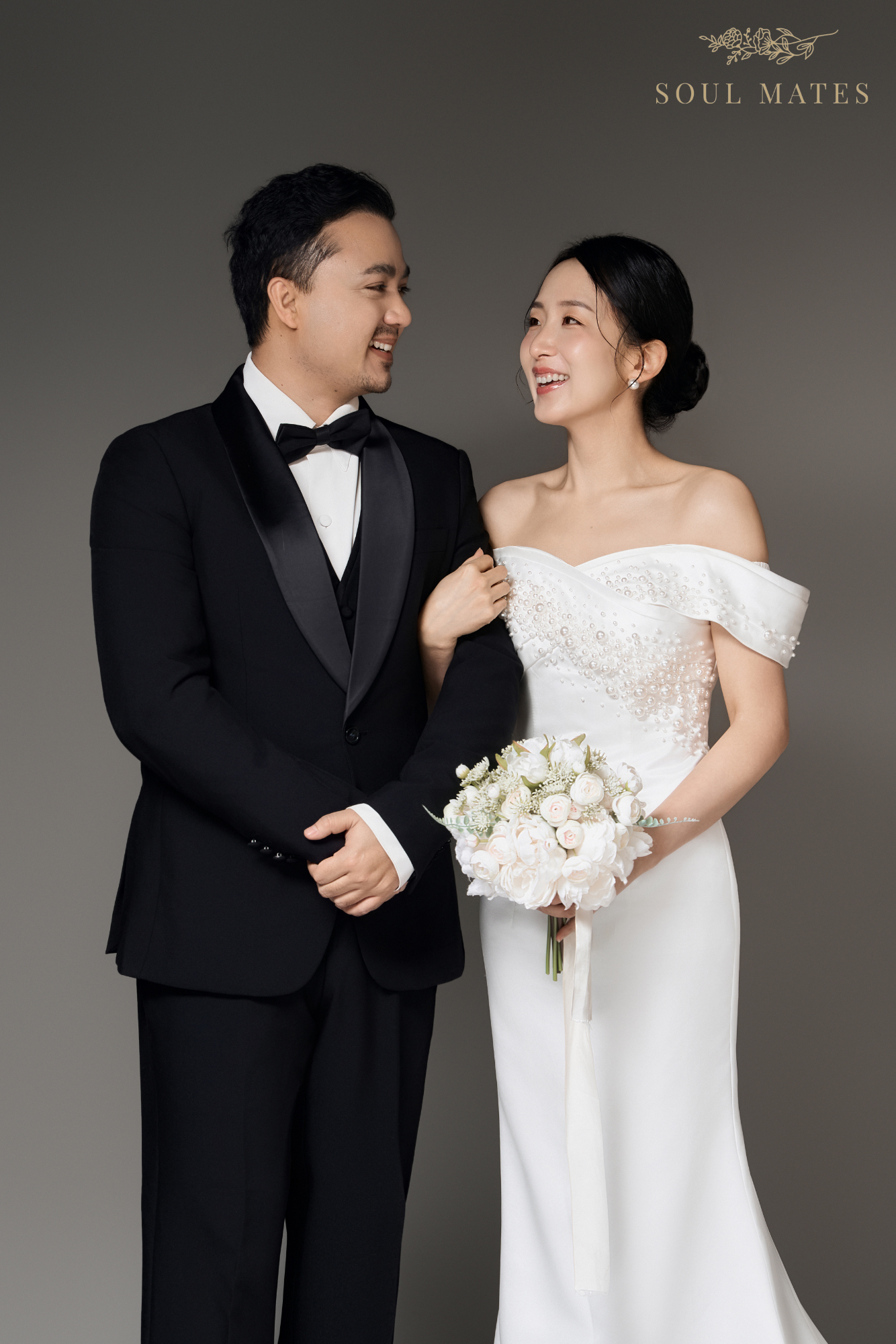 Wedding photography in Seattle - Soul Mates Bridal (4).png