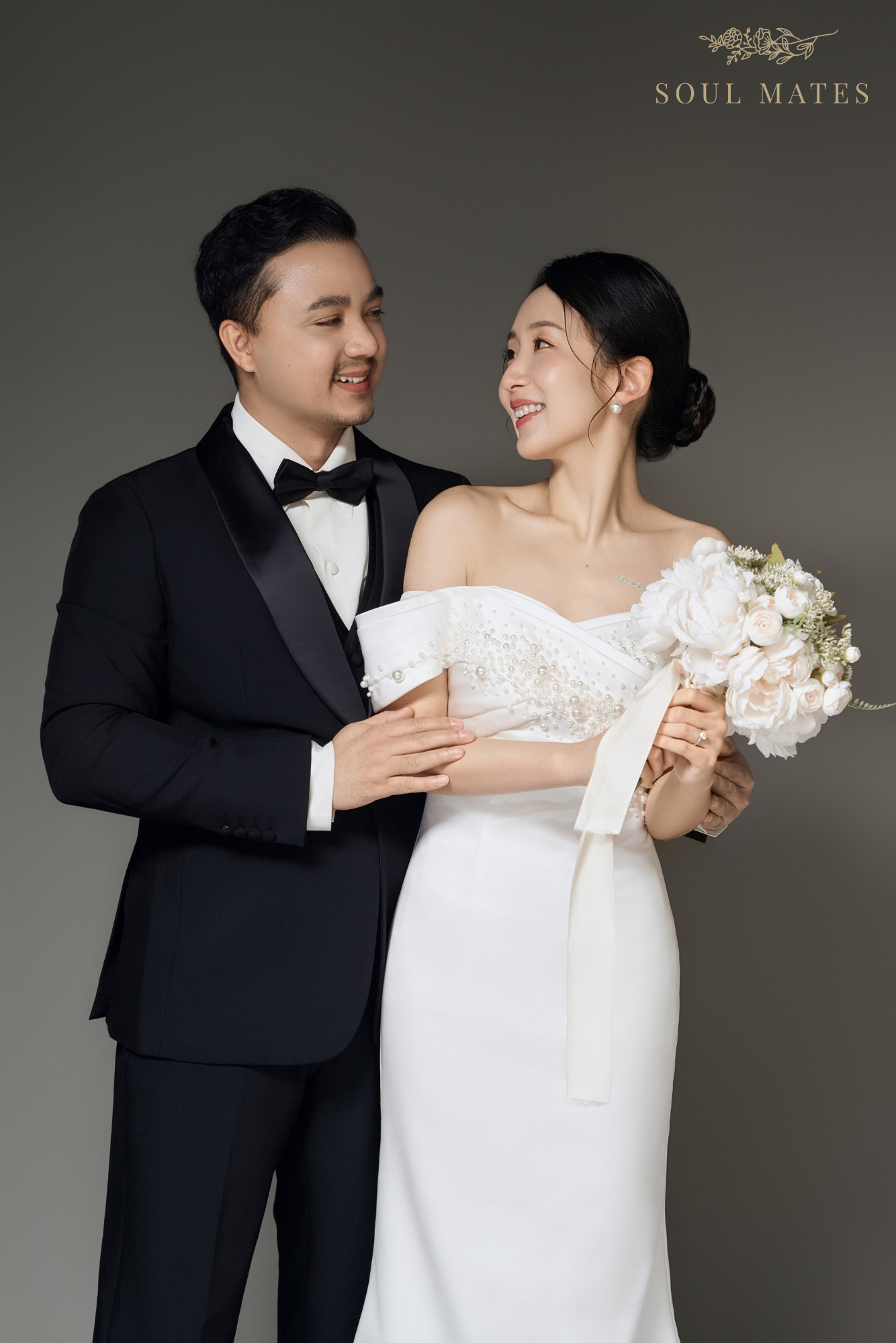 Wedding photography in Seattle - Soul Mates Bridal (7).png