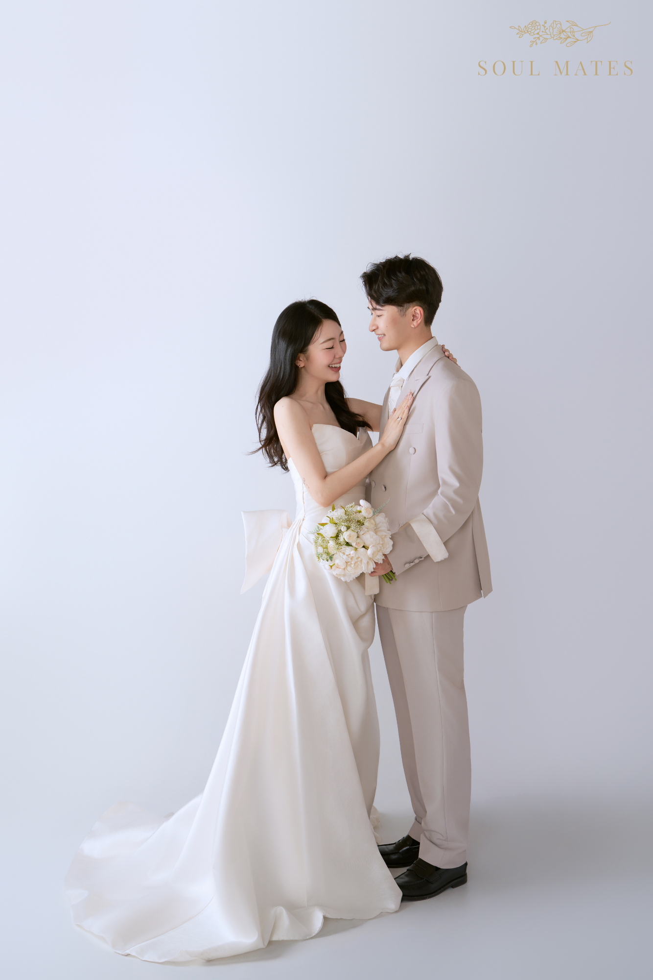 Wedding photograpjy in Seattle - Soul Mates Bridal (9).png