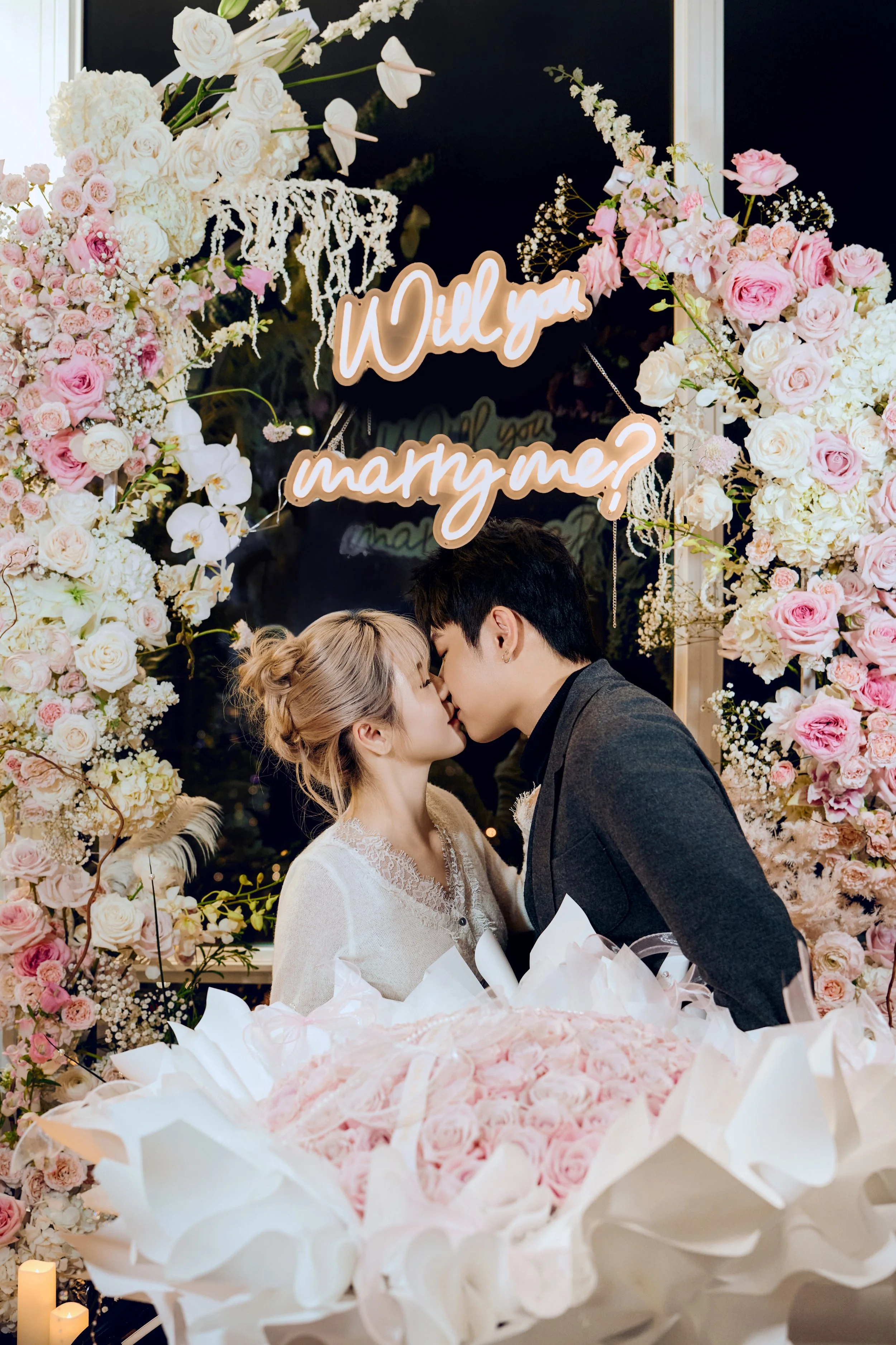 A Cinematic Seattle Proposal Filled with Flowers, Film, and Emotion</span>