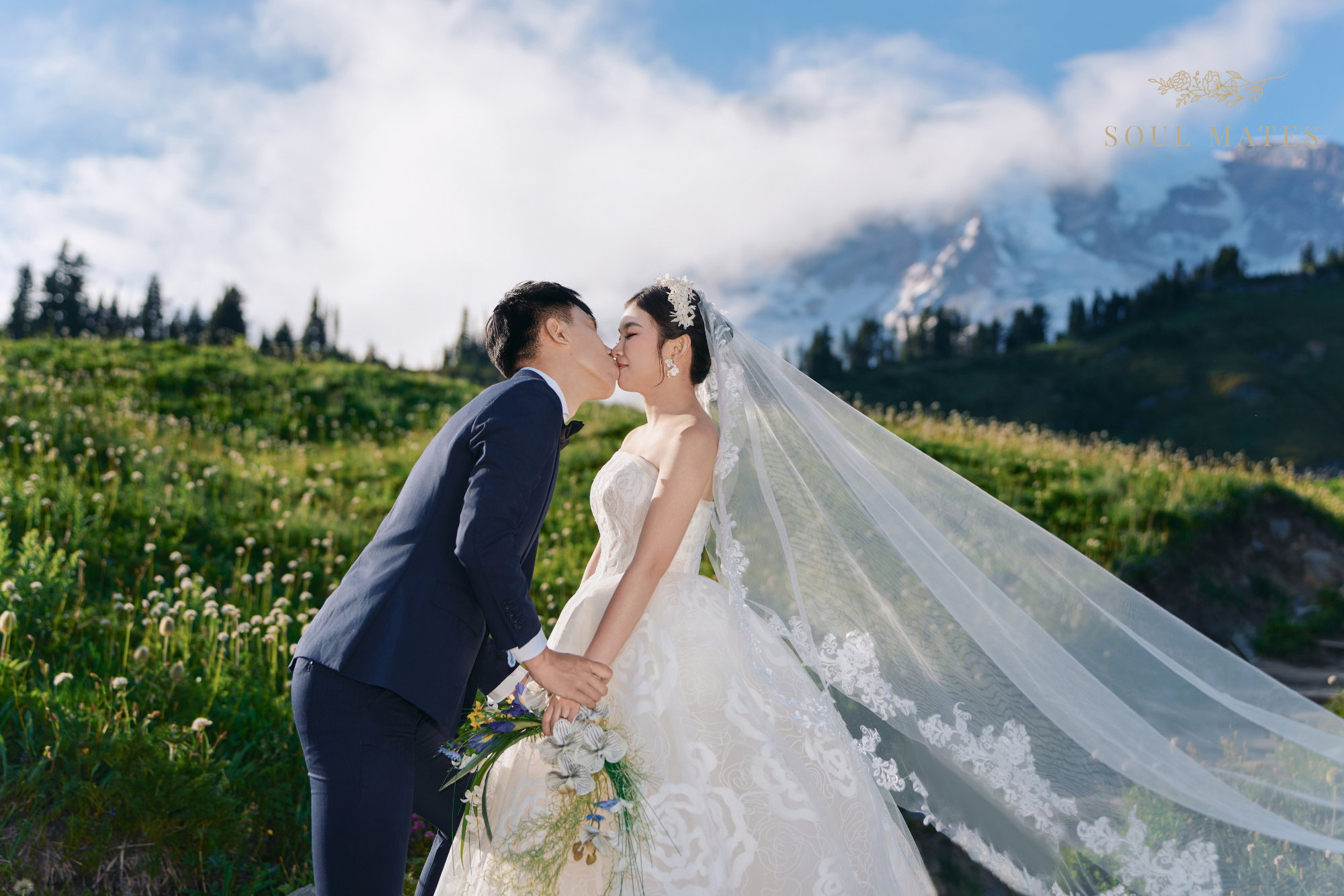 Wedding photography in Seattle - Soul Mates Bridal (19).png