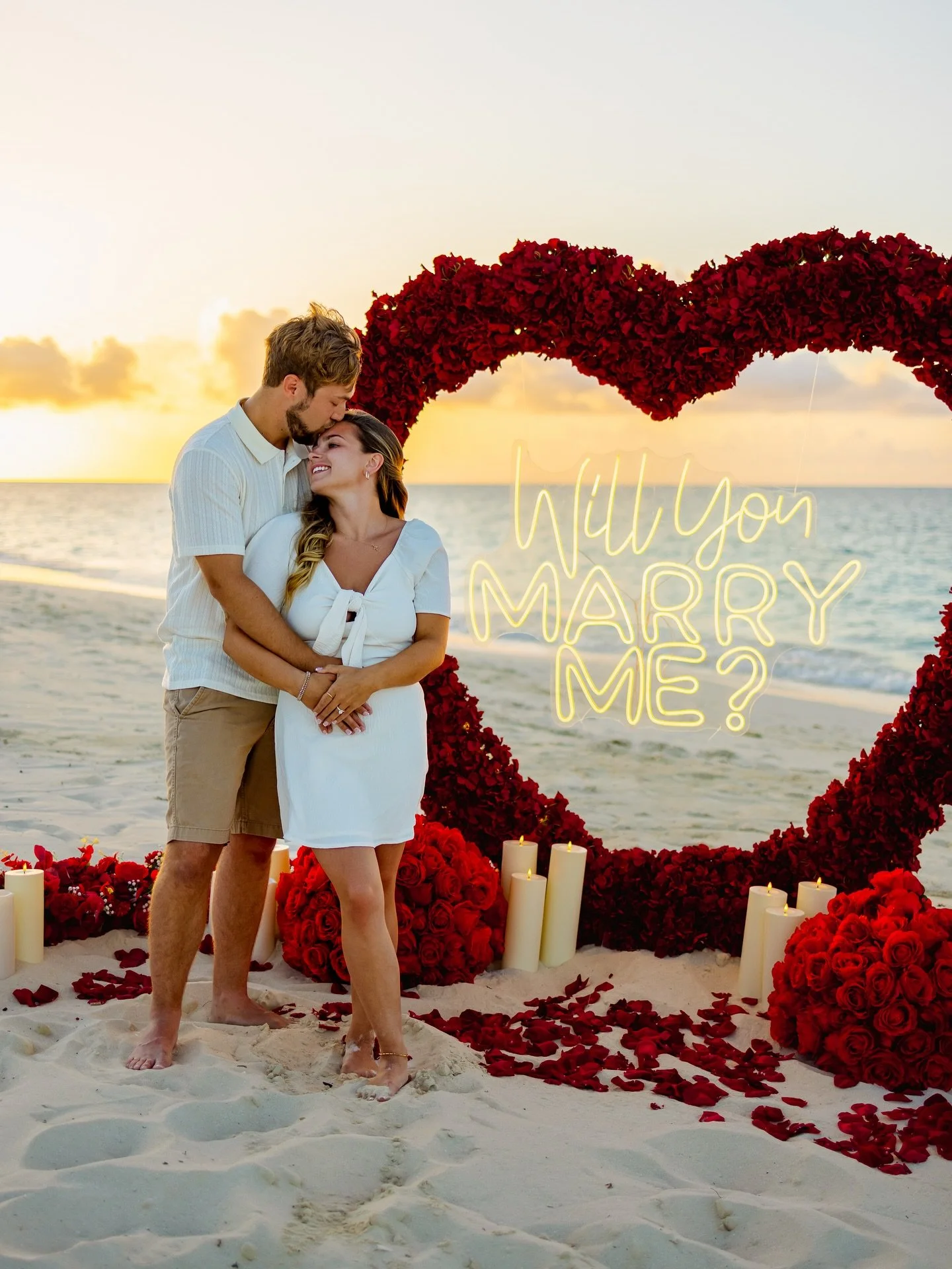 This is true love&hellip; ❤️ 💍

This genuine and heartfelt suprise proposal was planned right here in Grace Bay, Turks and Caicos. 

#proposal #turksandcaicos #turks #turksandcaicosislands #turksandcaicosproposal #turksandcaicosphotographer
