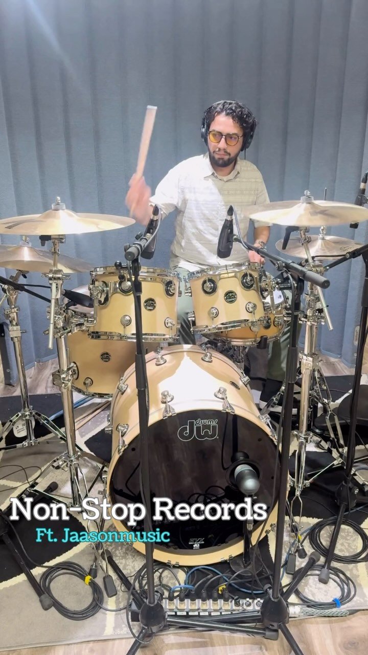 @jaasonmusic killing it on the house drums.