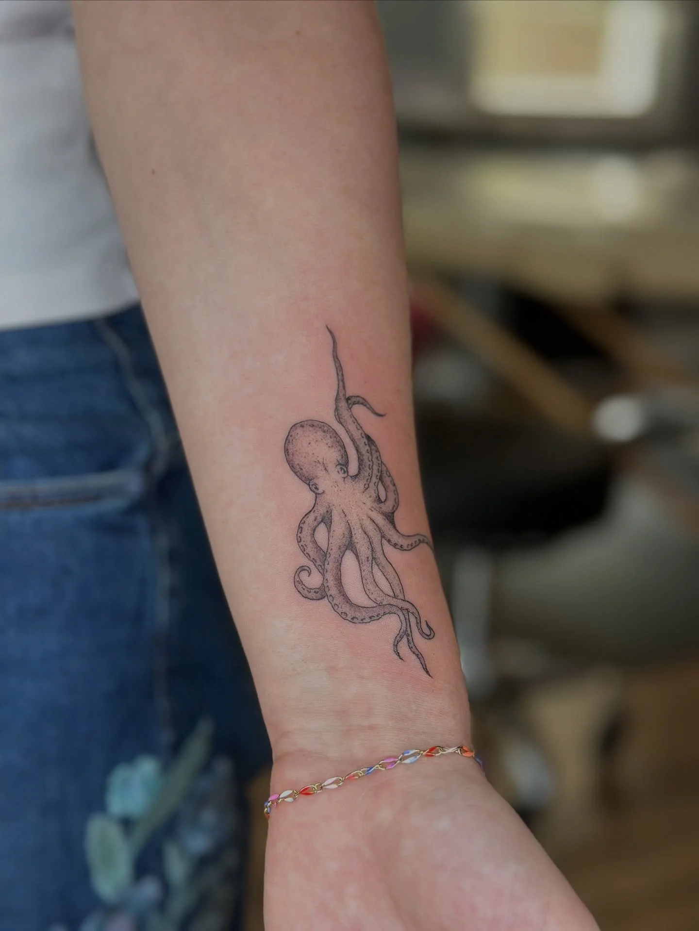 🐙 thank you so much for trusting me with your first tattoos 🐙
I have a You Tube video about first tattoos if you’re curious how a session like this even happens! The video is a Horseshoe crab, and this one was an Octopus.
I am loving the o