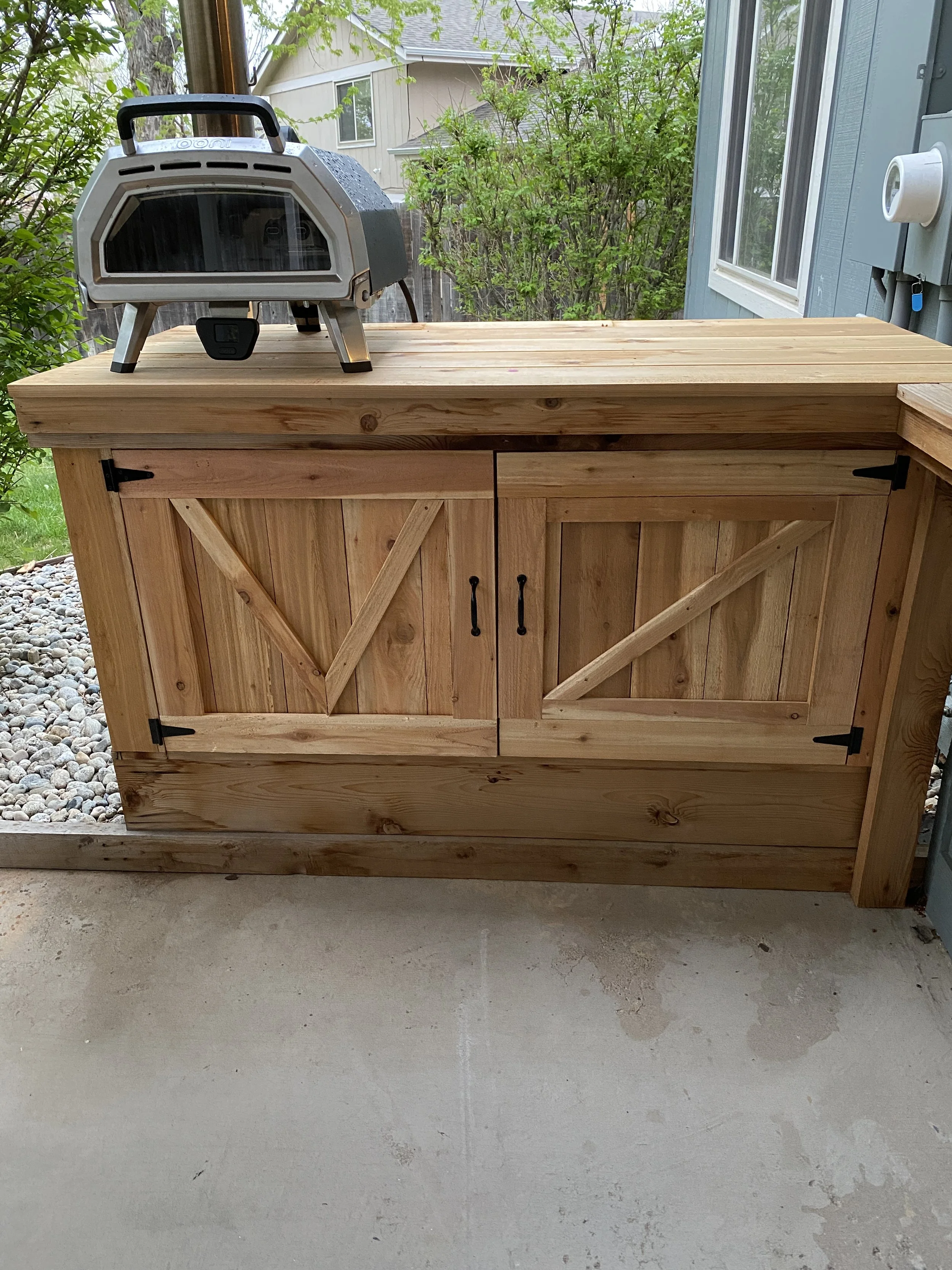 A bit later, I removed the sink, and I made these doors for the pizza oven table--yep, that's a "V" on the left door, and a "Z" on the right one. VZ all day!   :)