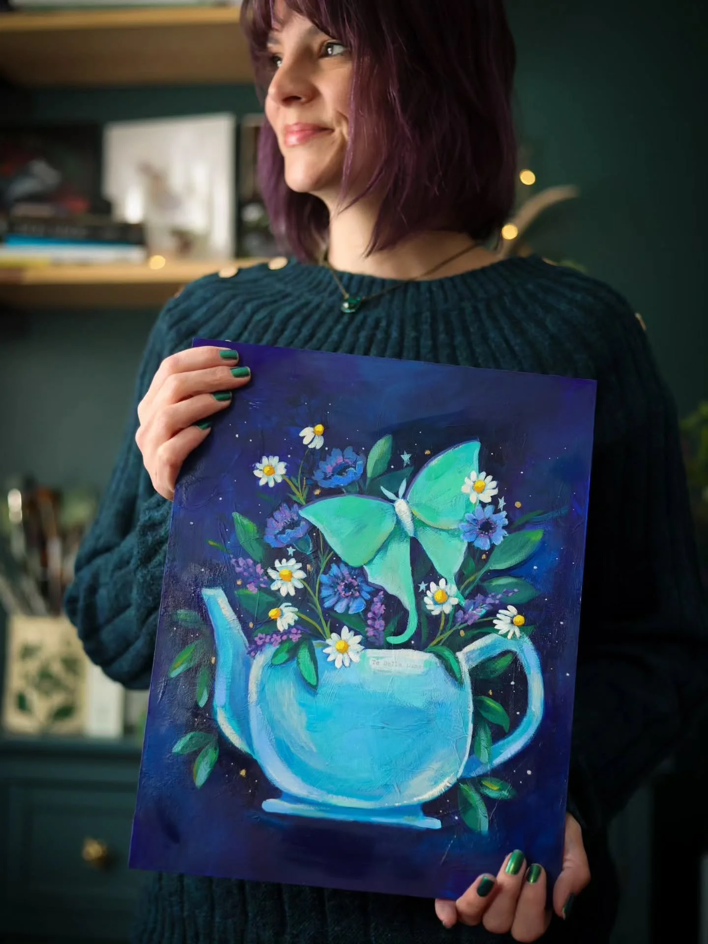 Te Della Luna 🍵🌙🦋

Moon Tea has been beautified with oils, and on her way to dry! I love the calming colors, a reminder to give yourself moments of peace. Gaze up at the moon and stars once and a while and stop and smell the lavender 💜 
.
.
#moon