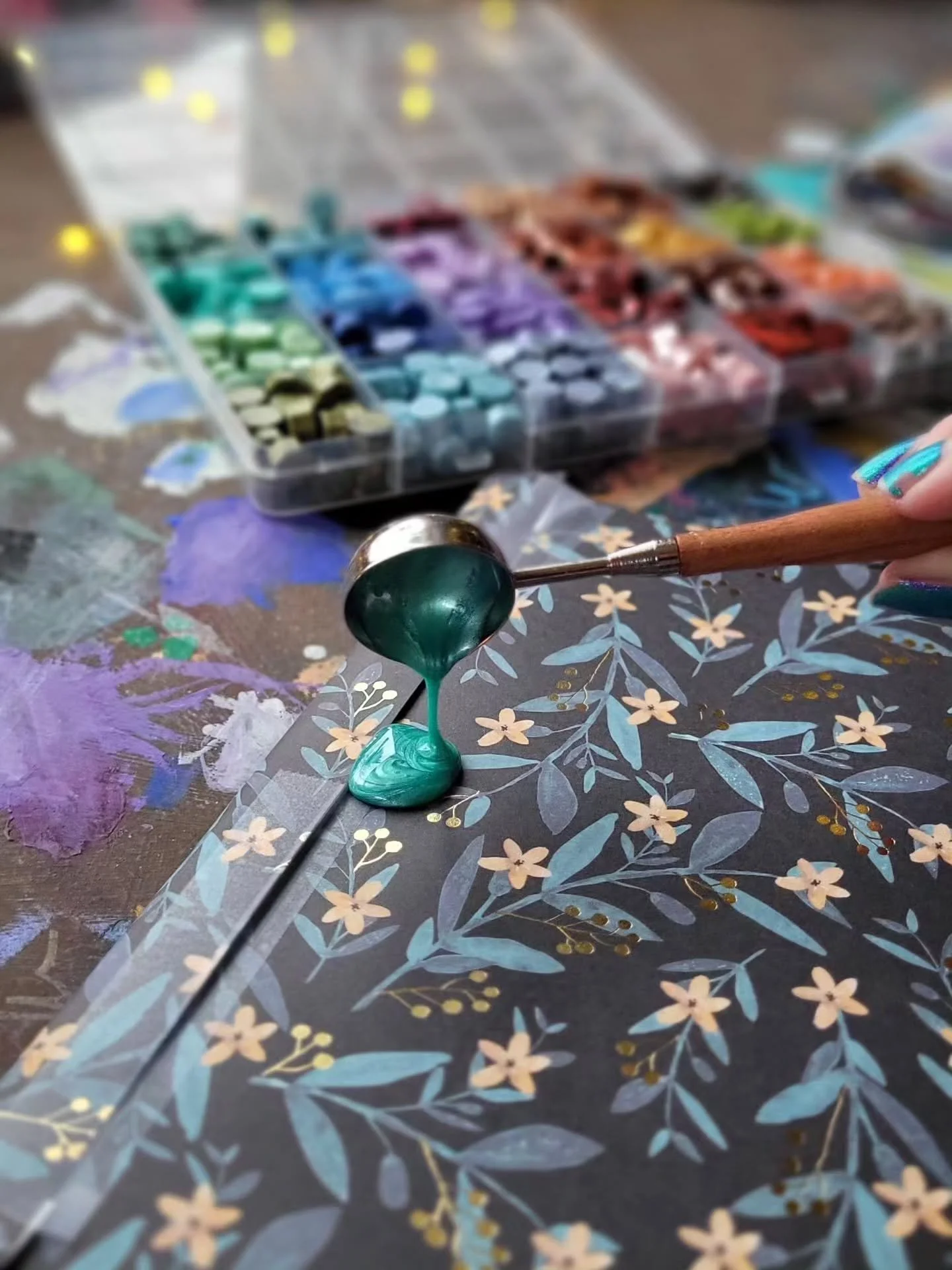 Snail Mail = Happy Mail ✉️✨️🐌

Loving the slow, intentional pace of the details that go into these curated monthly greeting card club envelopes both inside and out! 

The wax seals are the cherry on top of these handmade envelopes ✉️ 😍  Really lovi