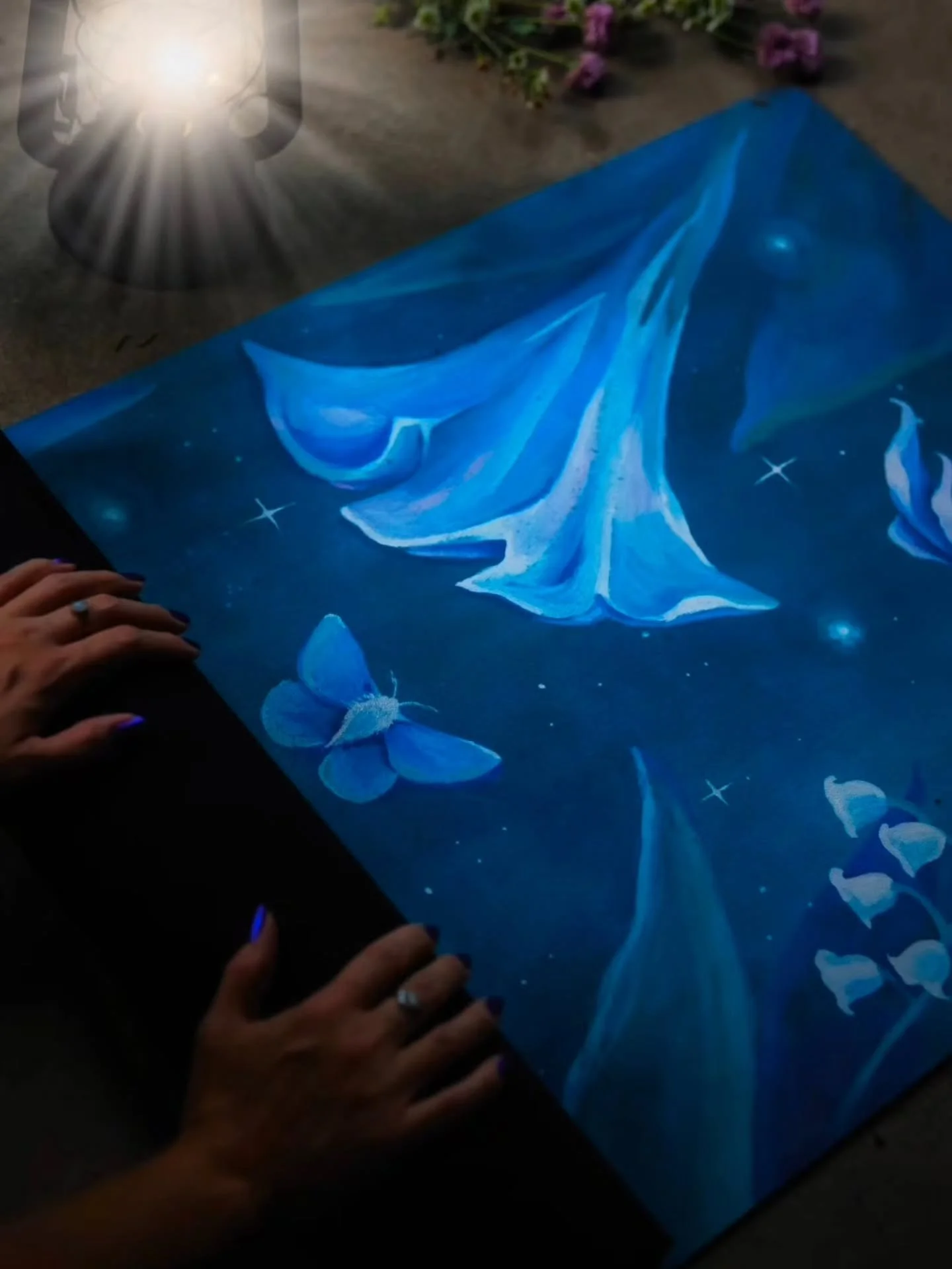 🌙💙✨️

Nighttime brings a whole new palette of inspiration! Moonflowers, luna moths, moon tea, bookmarks, glowing moon, silhouettes, contemplation, dreams and sparkly things ✨️ 
.
.
#nightlover #sleepy #moonflowers #lunamoths #moonlight