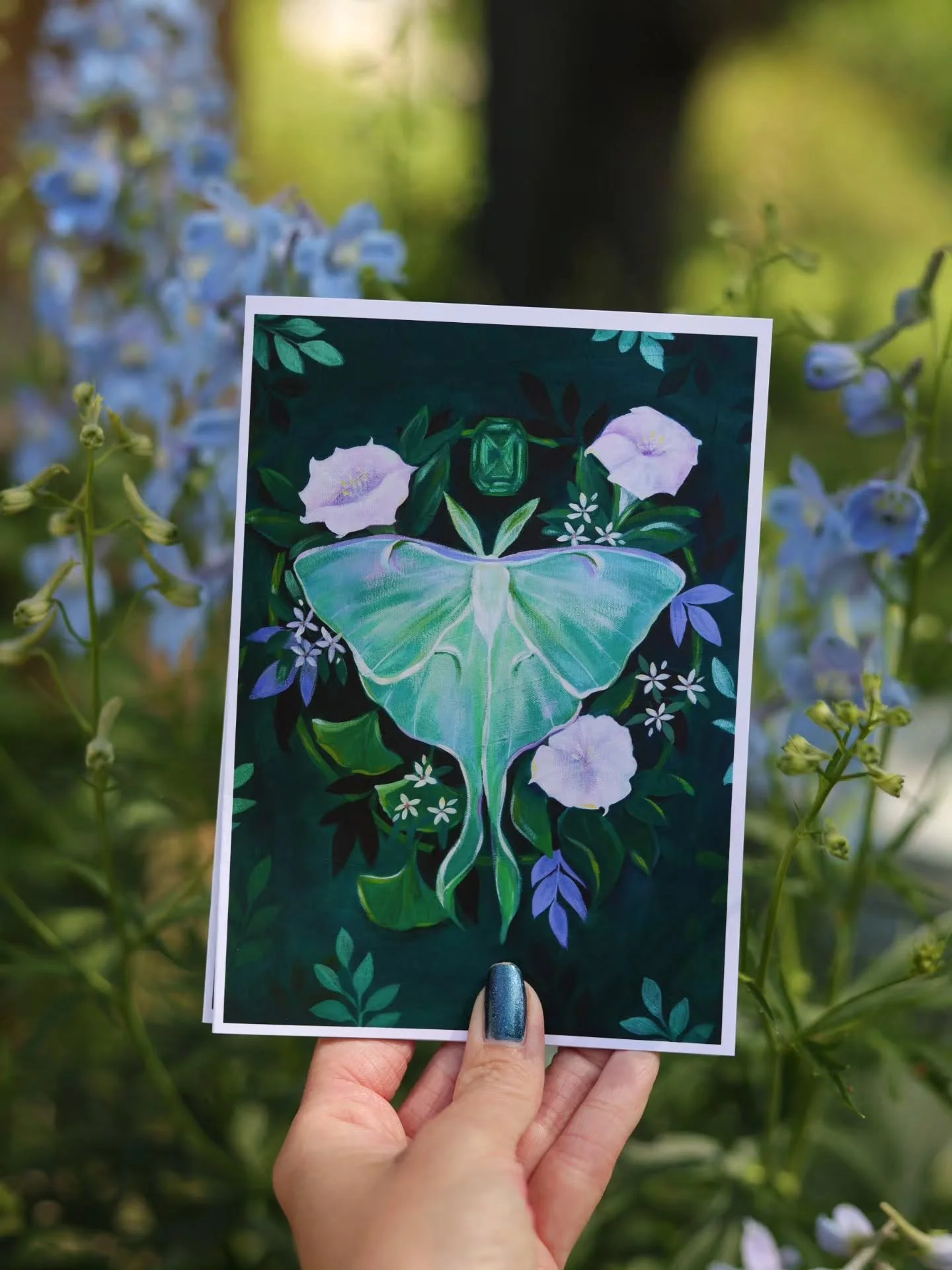 Emerald Queen ✨️💚

Original, Prints and Greeting Cards✨️💚

Available in my shop soon✨️💚

Look at that adorable little butterfly (summer azure) on my Larkspur saying hello!🦋