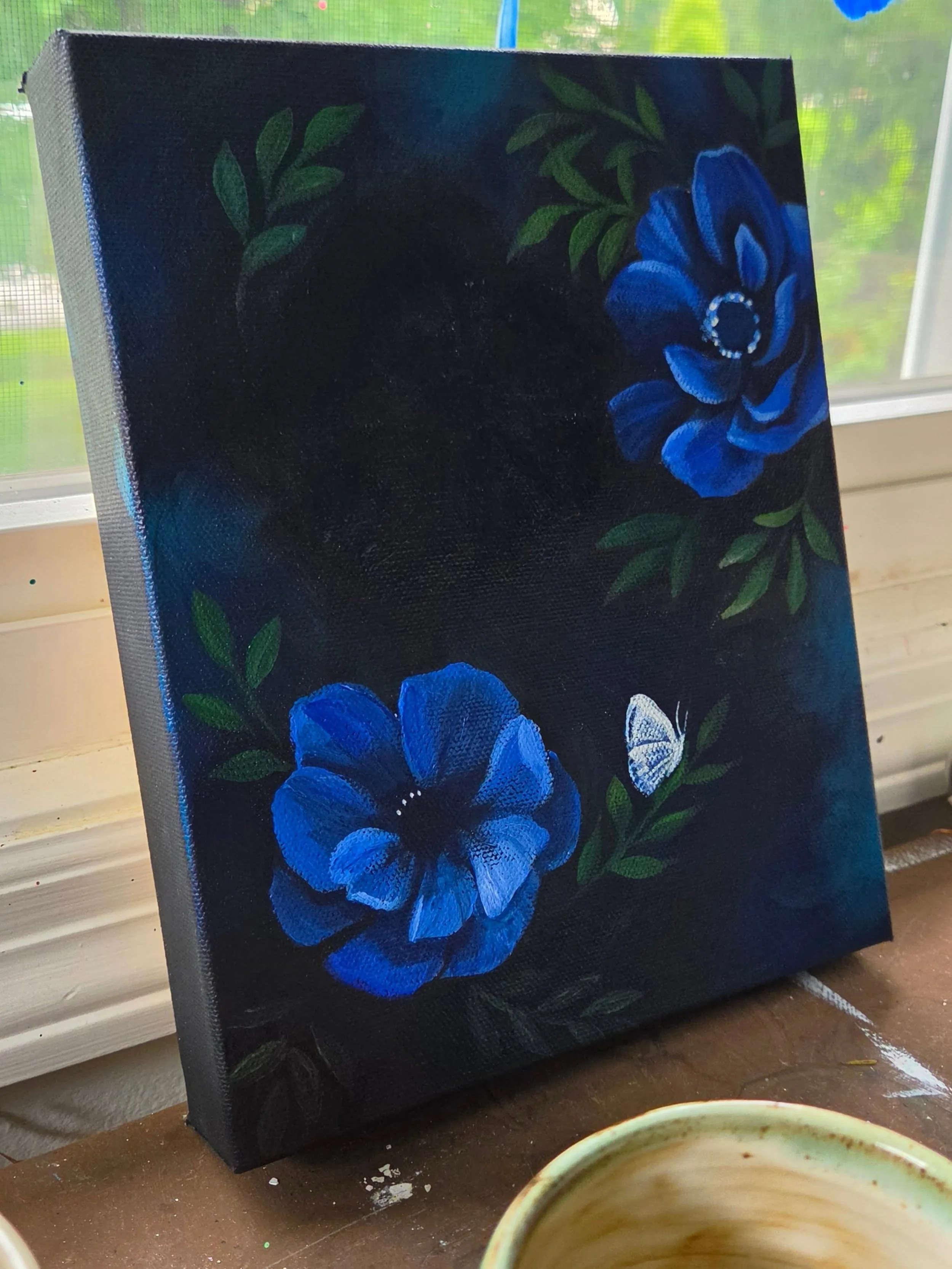 A few process photos of these blue beauties💙🦋
.
Originally, I planned to paint 3 blue-purple  anemones and a bumblebee, but the painting decided it wanted to be something else and feature a different little life, the summer azure butterfly🦋 as wel