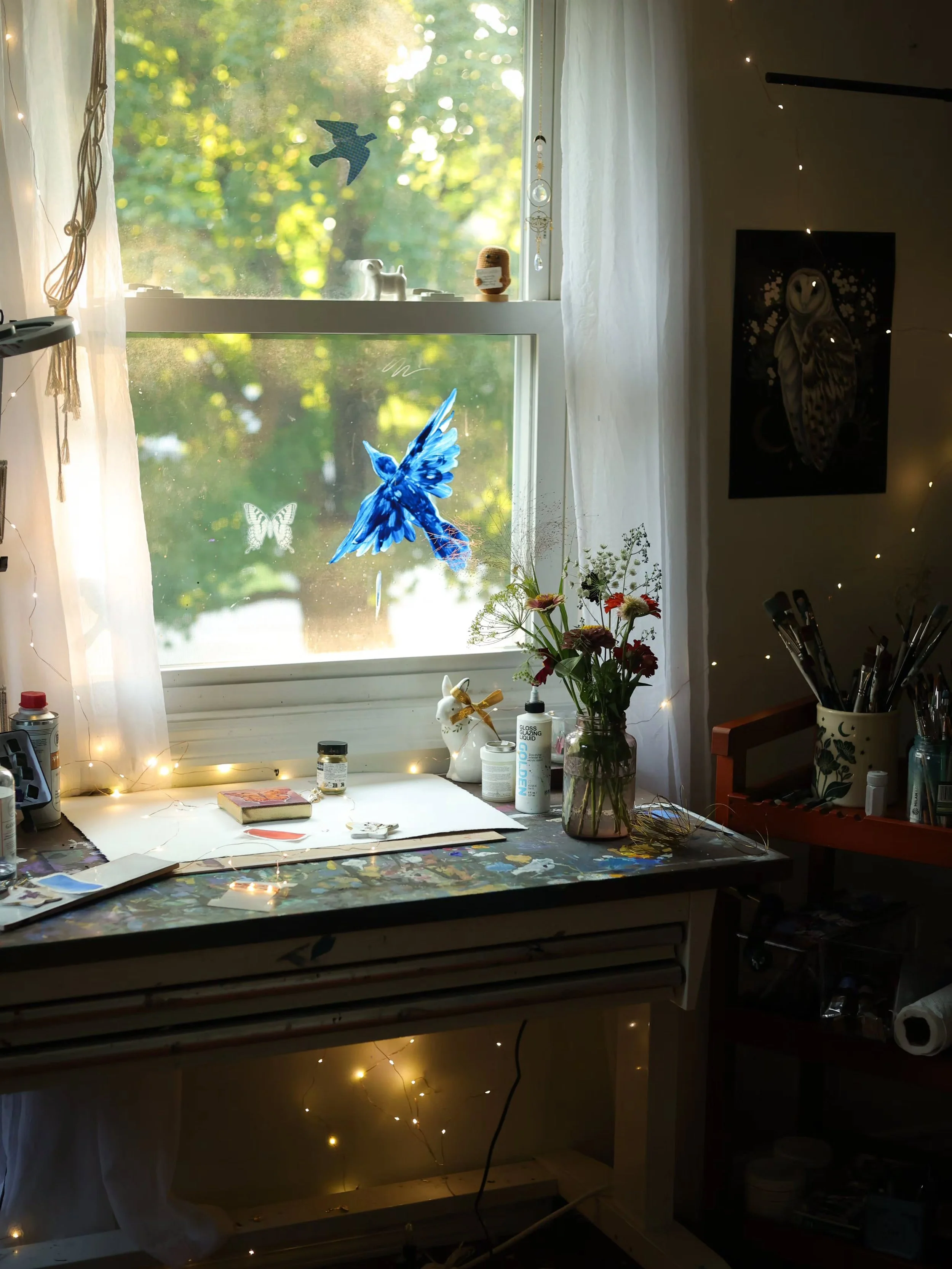 The golden light in the studio in the evening✨️ 
.
And some studio friends like my positivity potato 🥔 
Pickle Jars for paint brushes and my glowing Aussie, Leo🐕
.