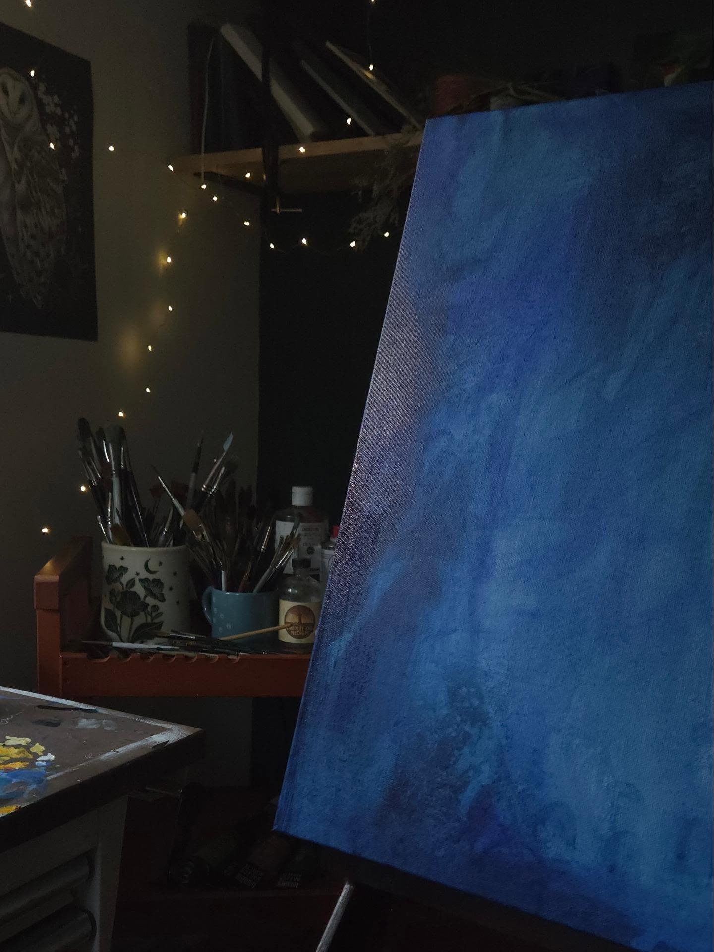 💙✨️Deep Blue Vibes✨️💙
.
A little evening painting session 💙
.
.
#deepblue #gold #blueart