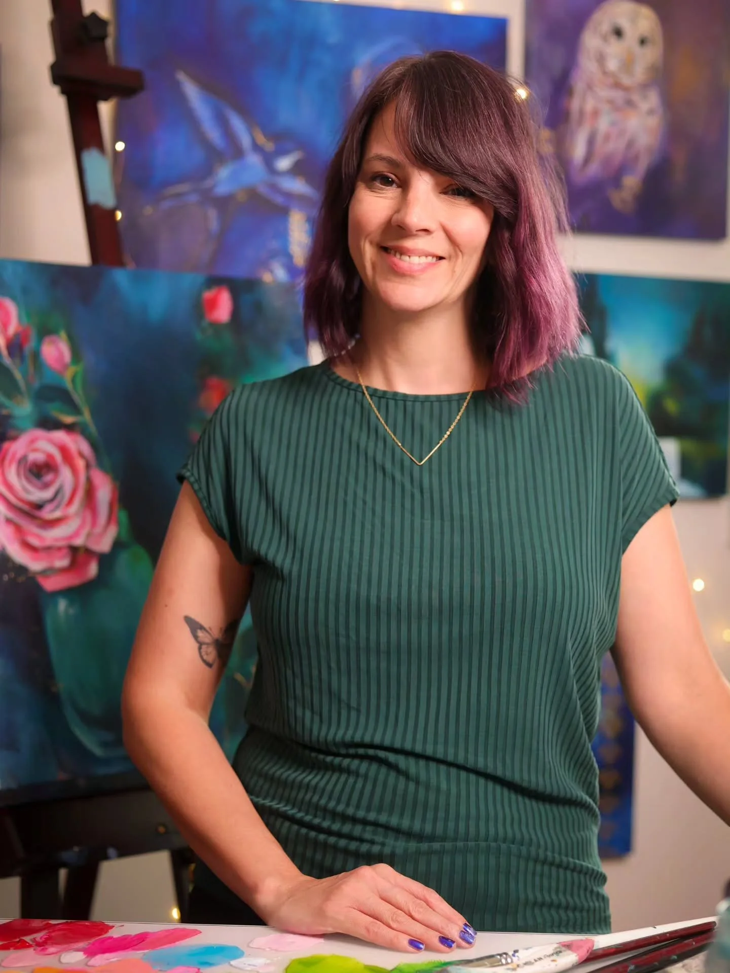 Thought I'd share a few new photos in the studio these past couple of weeks! 
Working on new art and big art again has been such a thrill- absolutely loving it!
.
I hope to continue this series of sunsets, tigers and flowers in vases because I am jus