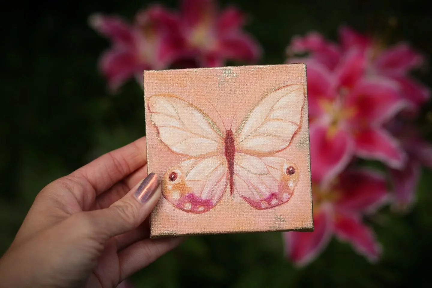 I open my paint drawer to discover my oils over and over again. Once leaving them behind, for a few years. But one day that changed, I was ignited with inspiration. If you've painted with oils you know they can be both challenging and pure magic.  Su