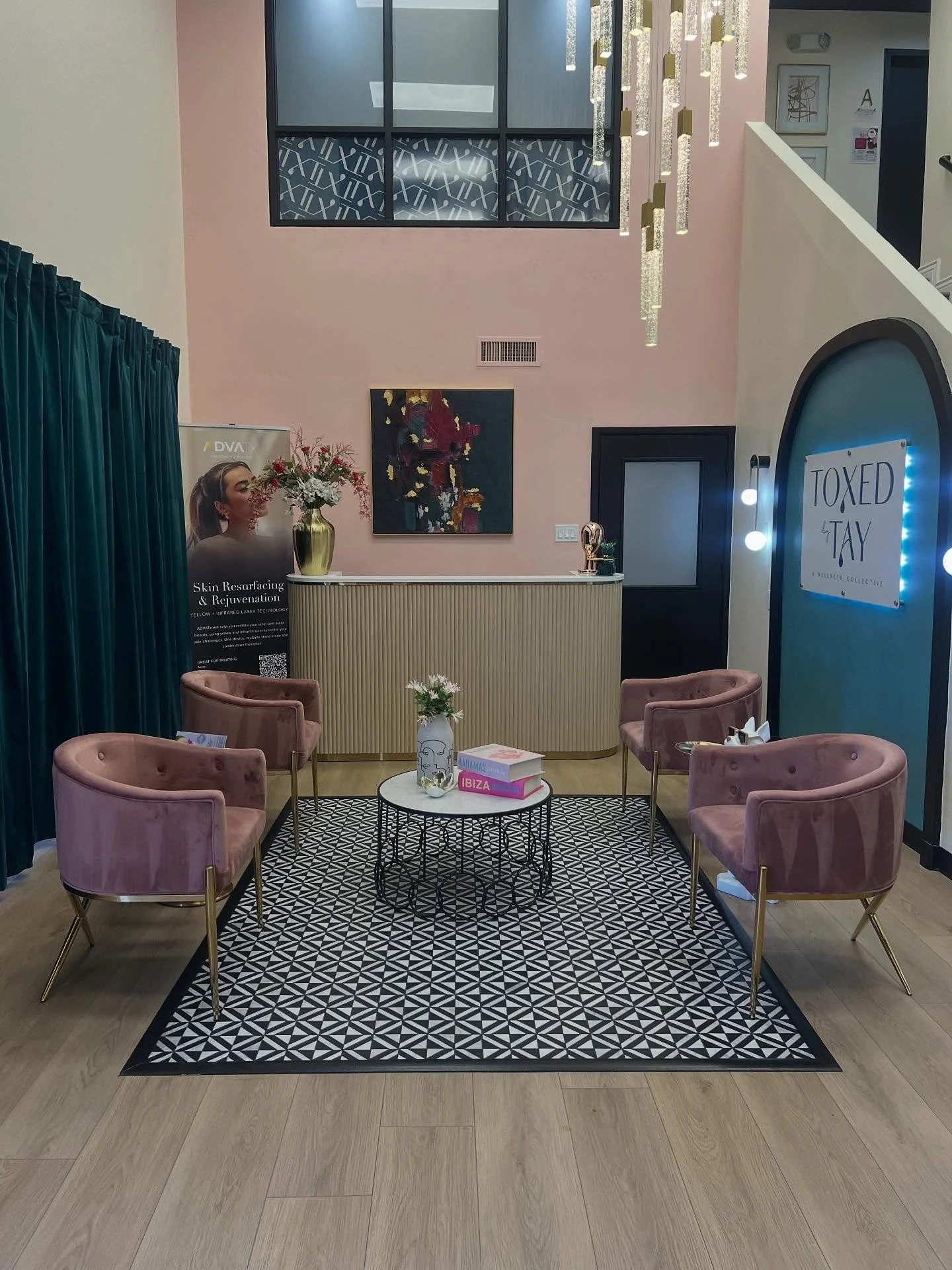 ✨Wellness Suite for Rent &ndash; Prime Location, Move-In Ready! Central phx✨

Beautiful 250 sq/ft private suite available for lease. 

 &bull; Large working space room
 &bull; Perfect for practitioners wanting to share space, very spacious
 &bull; La