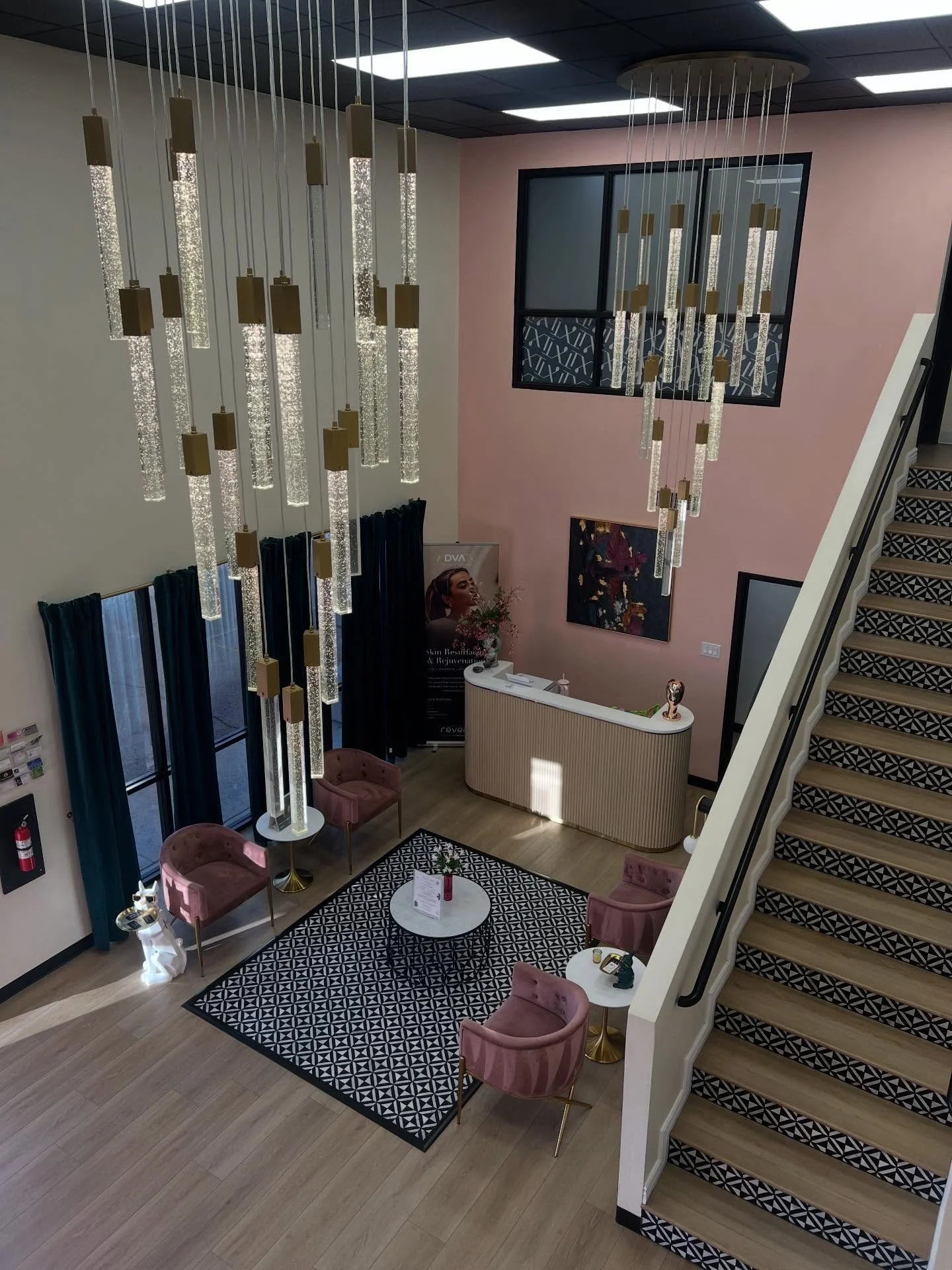 ✨Suite for Rent &ndash; Central Phoenix ✨

135 sq ft private office/salon suite available in a wellness collective, perfect for therapists or beauty professionals.

📍 Conveniently located off Highway 51 &amp; Indian School
💸 $875/month

Bright, pro