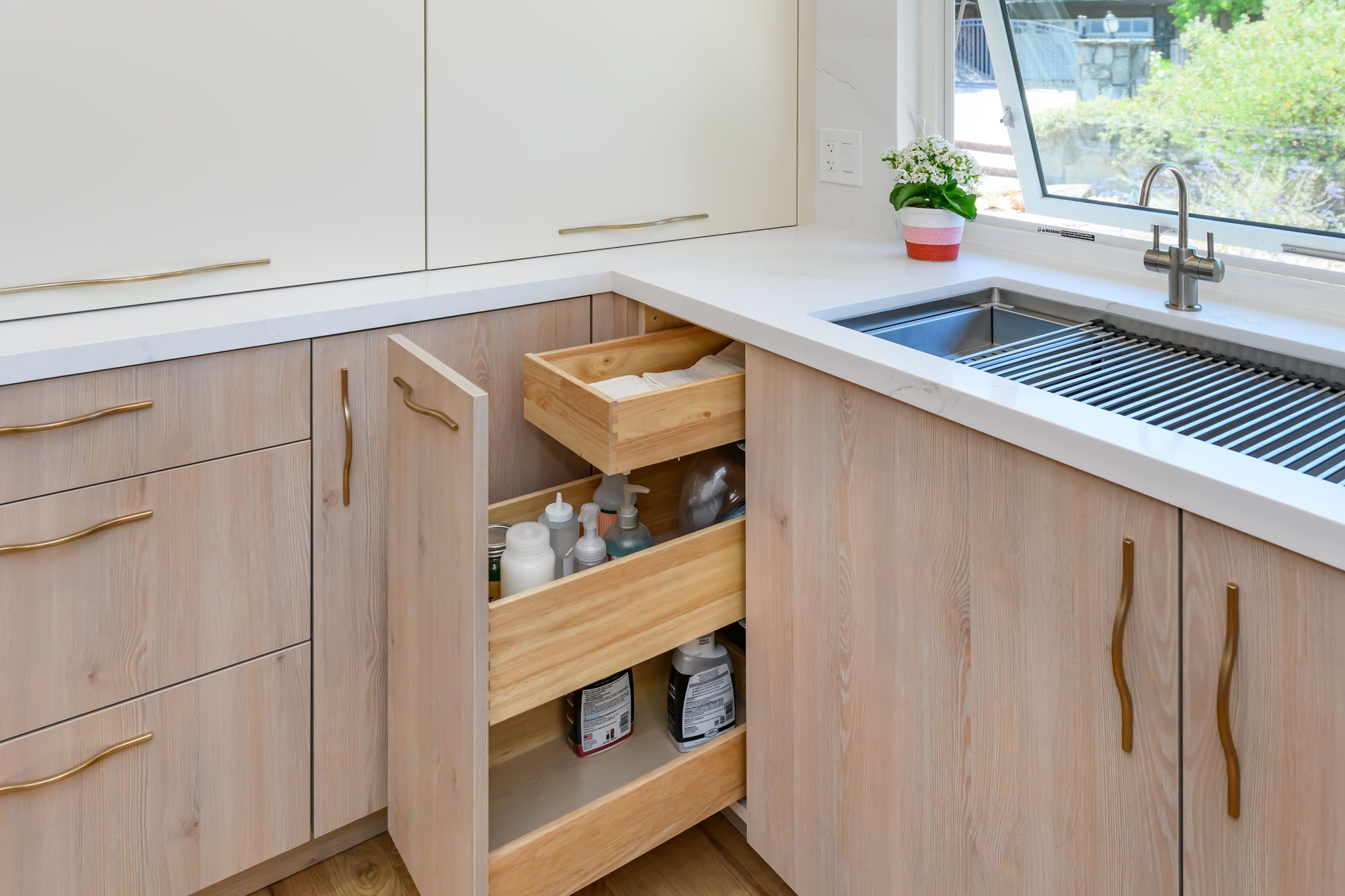 pull-out-cabinet.jpg