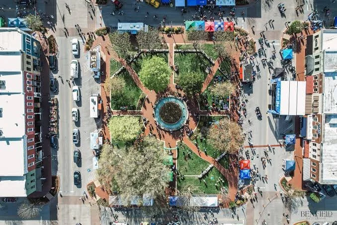 Aerial view of a crowded Bentonville town square