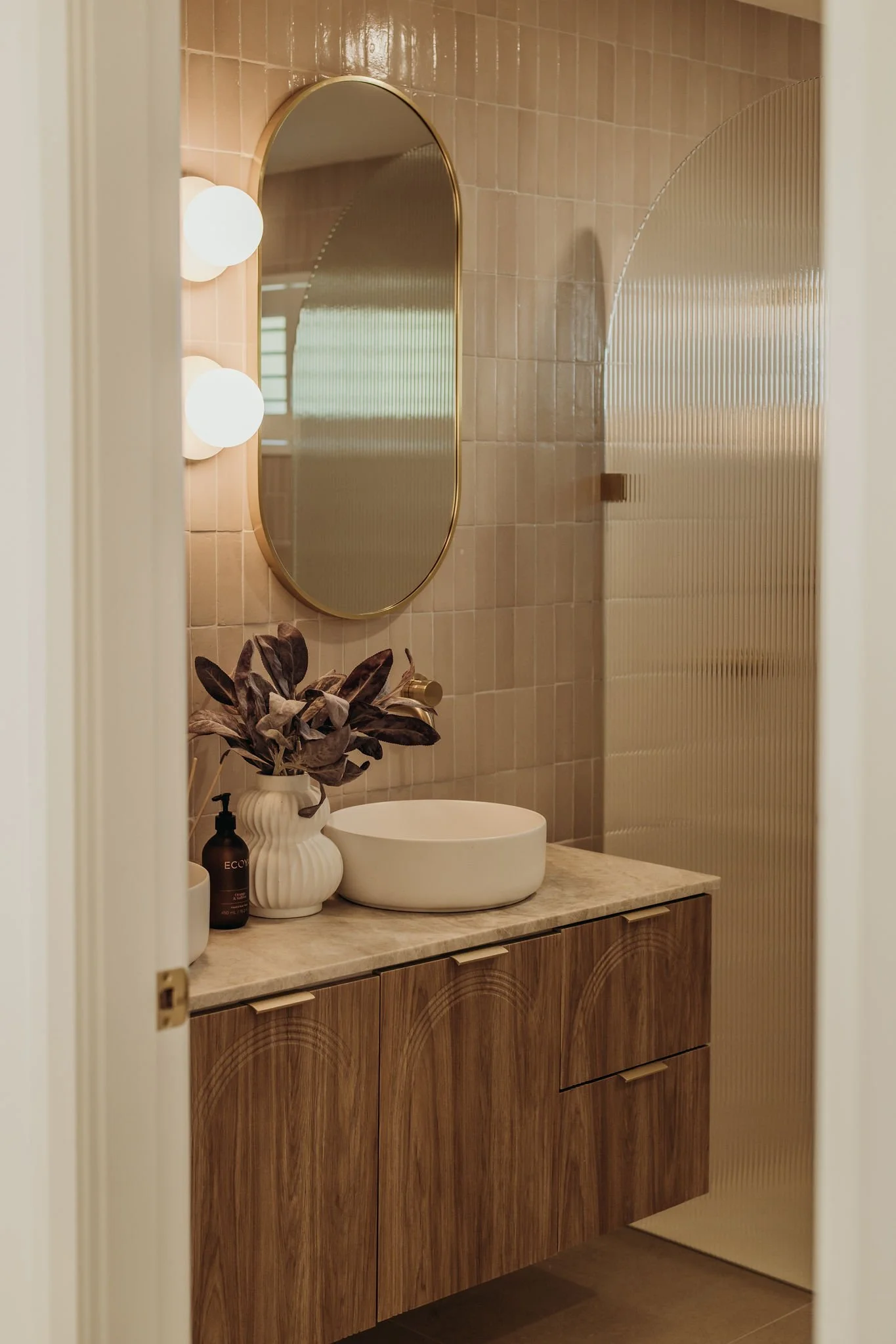 Bathroom with texture