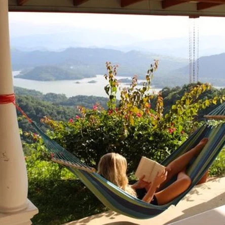 Moments of quiet reflection in nature with sweeping views of Sri Lanka’s hill country.