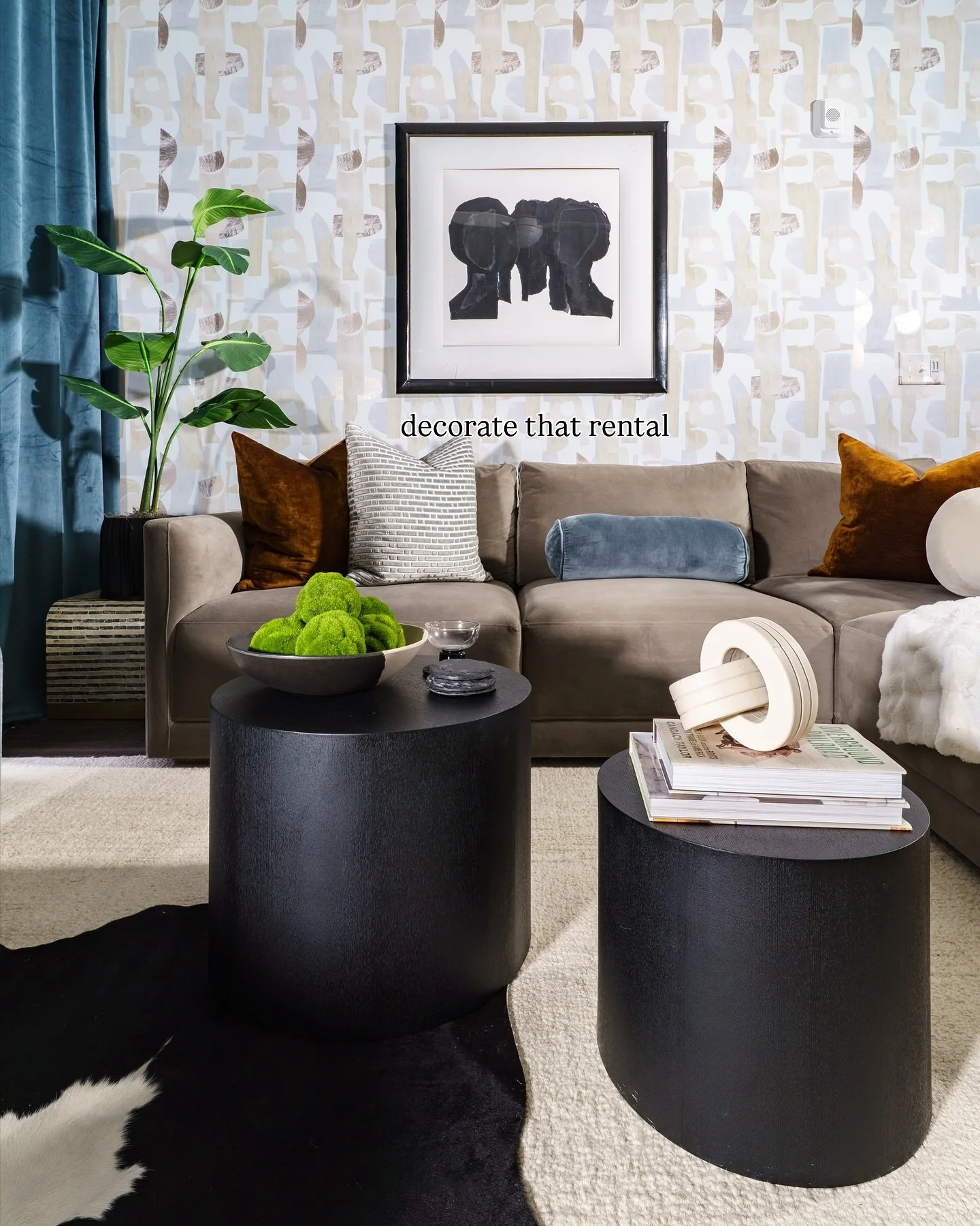 Yes, rentals have limitations, but the creativity and resourcefulness doesn&rsquo;t have to be. 

Design: Decurated Interiors
Photography: @veryrichvisuals 

#interiordesign #homedecor #renterfriendly