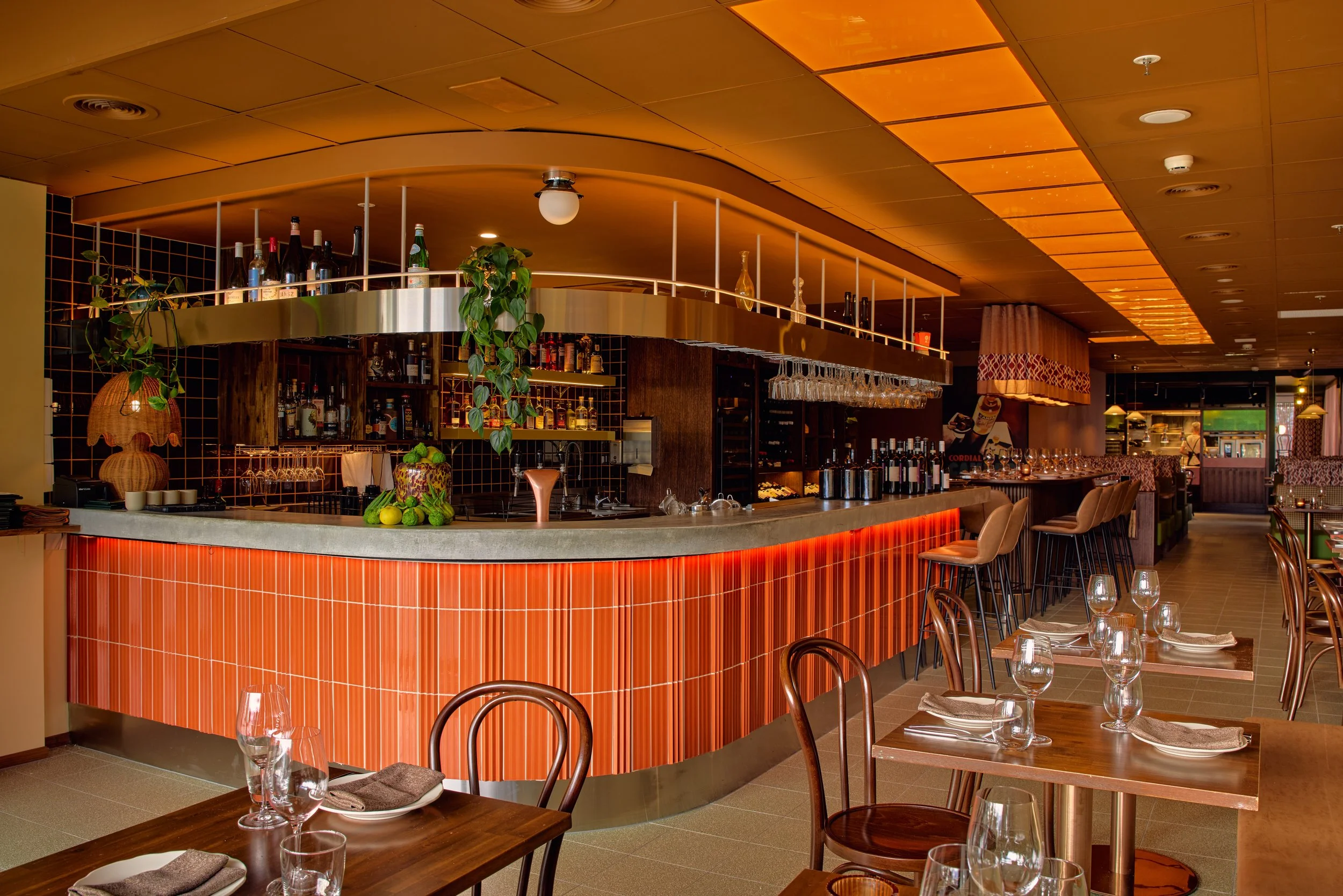 photo of bar area at mr vincenzos restaurant in mornington peninsula, perfect for birthday venue hire